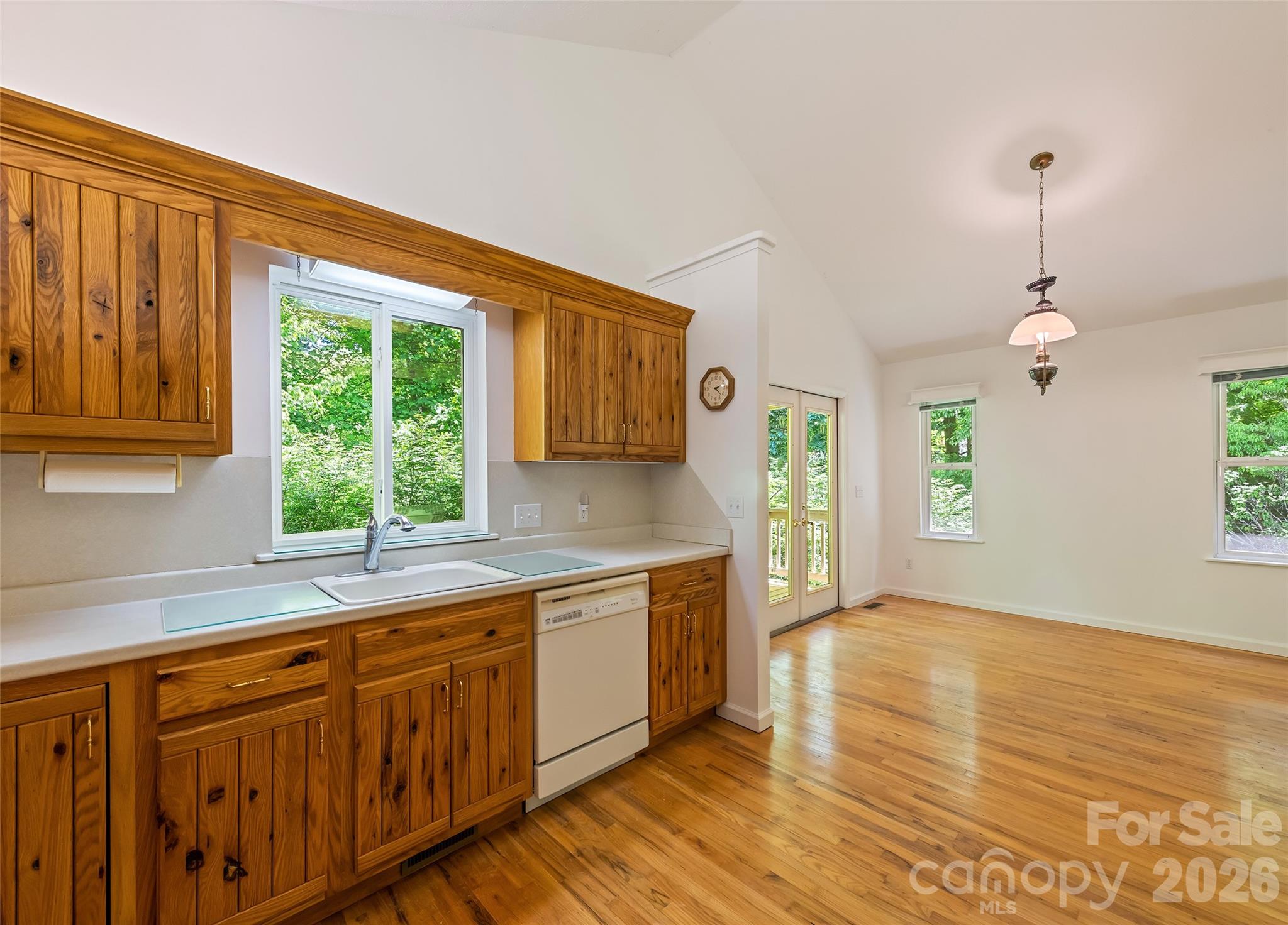 21 Winterview Trail Property Photo 5