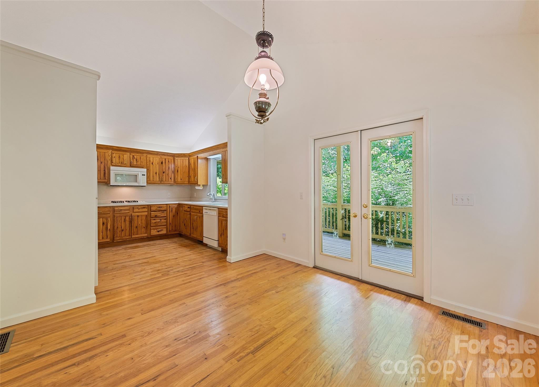 21 Winterview Trail Property Photo 9