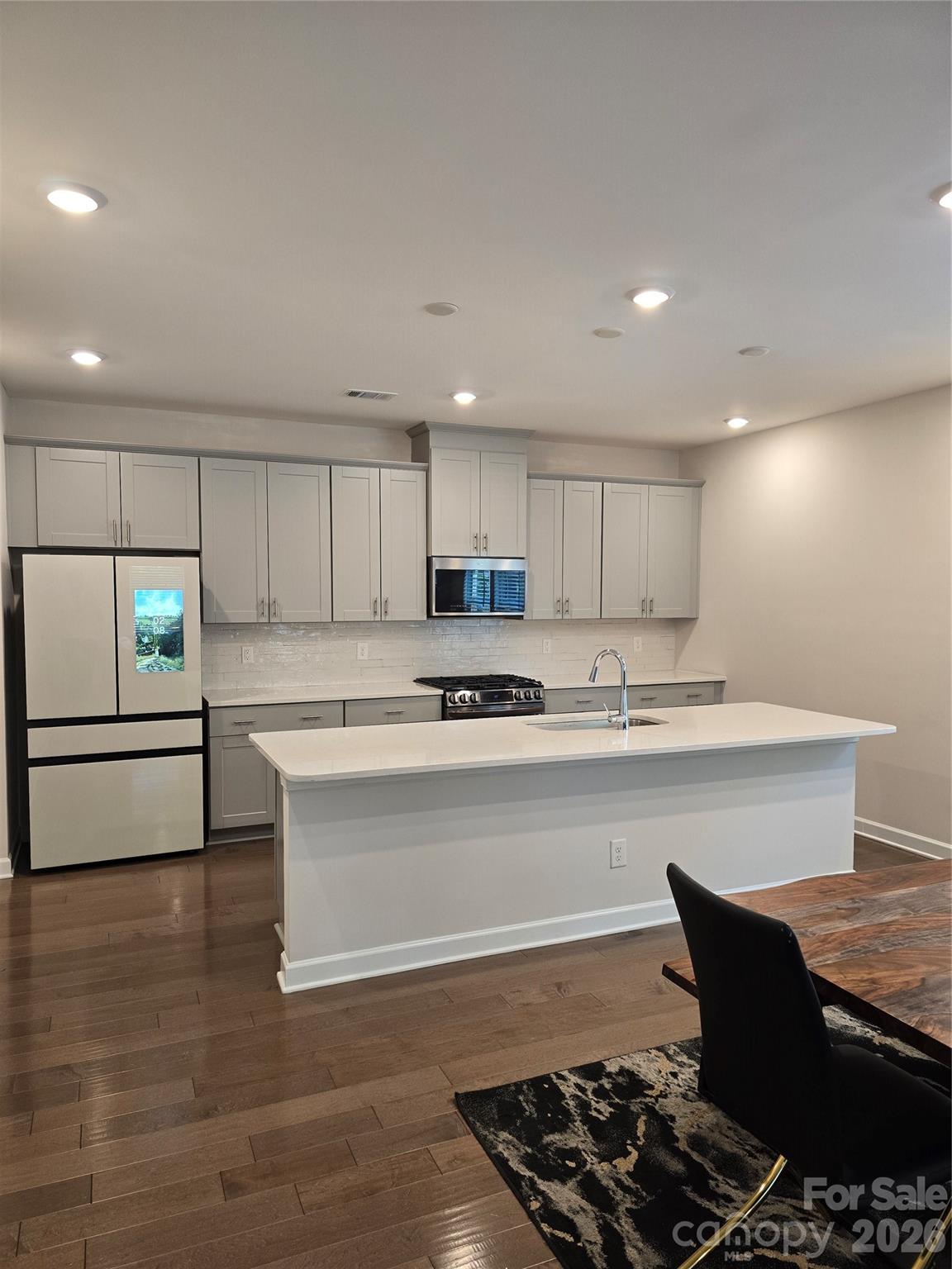 1221 Colgher Street Property Photo 10