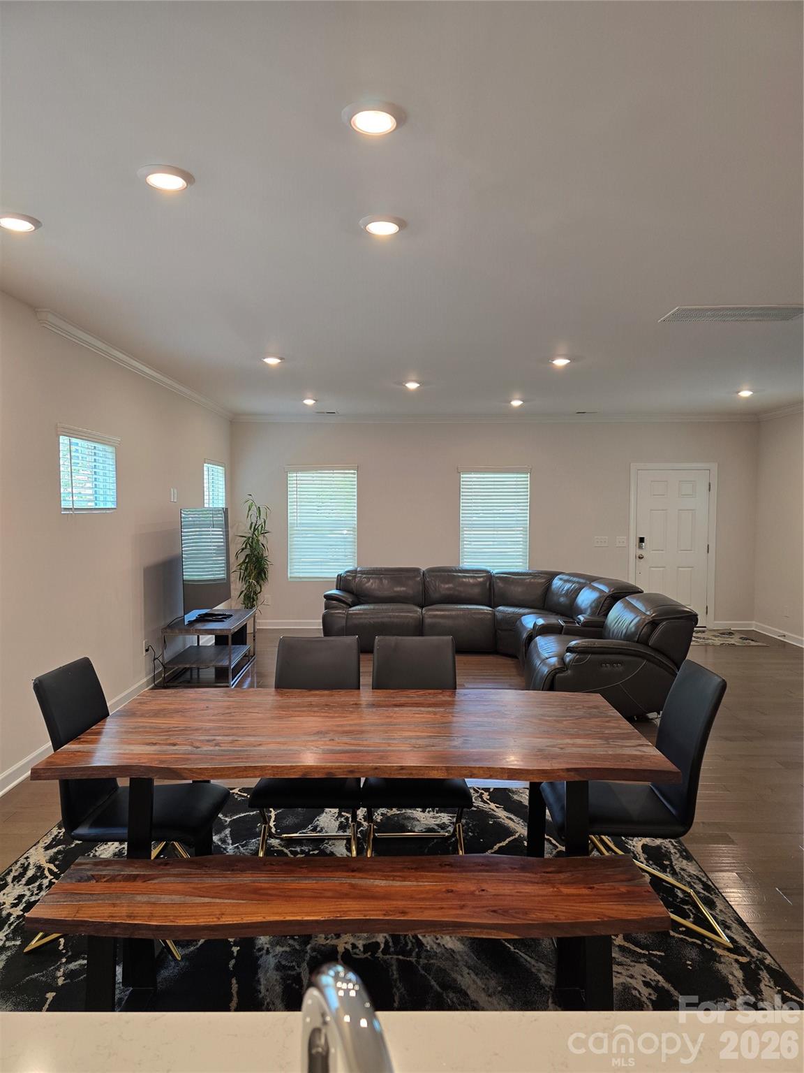 1221 Colgher Street Property Photo 13