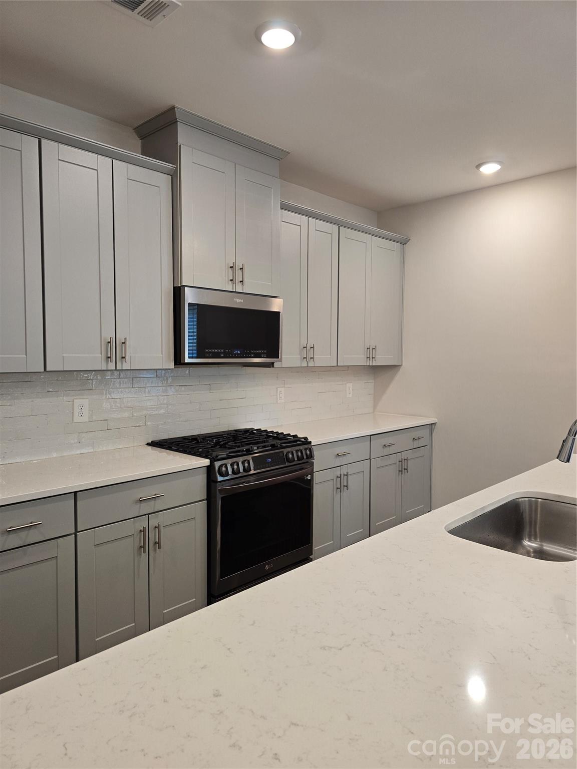 1221 Colgher Street Property Photo 14