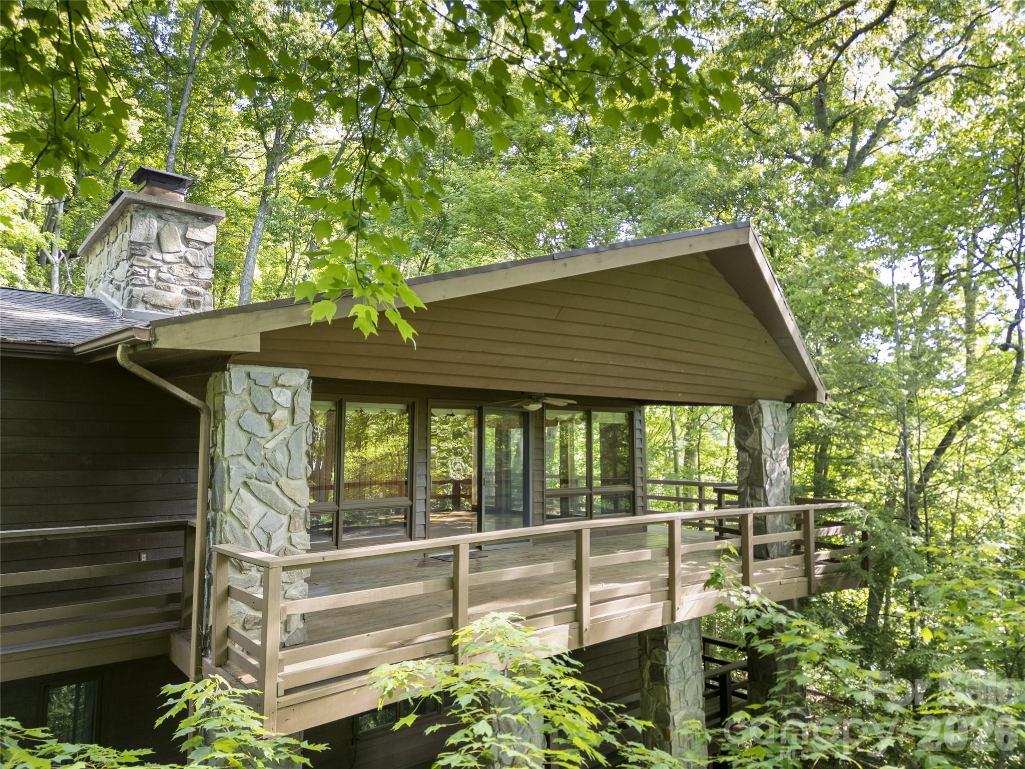 1126 Scenic Circle Property Photo 1