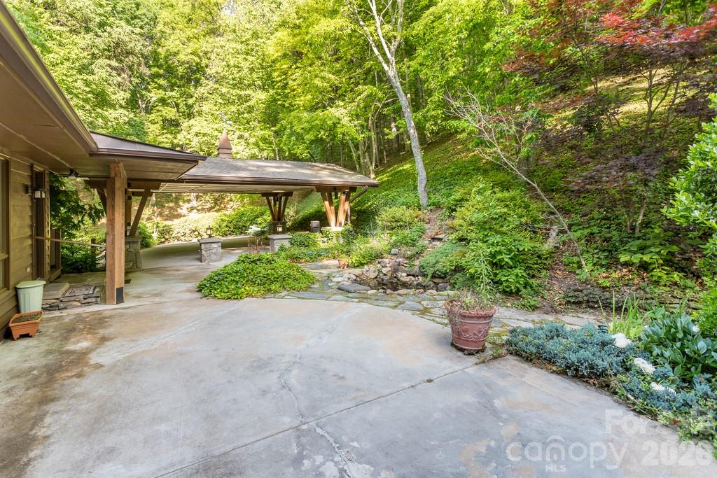 1126 Scenic Circle Property Photo 4