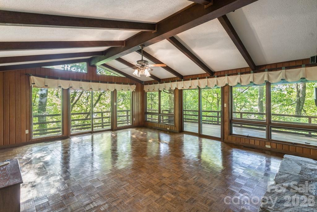 1126 Scenic Circle Property Photo 5
