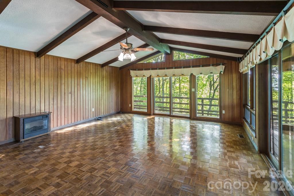 1126 Scenic Circle Property Photo 6
