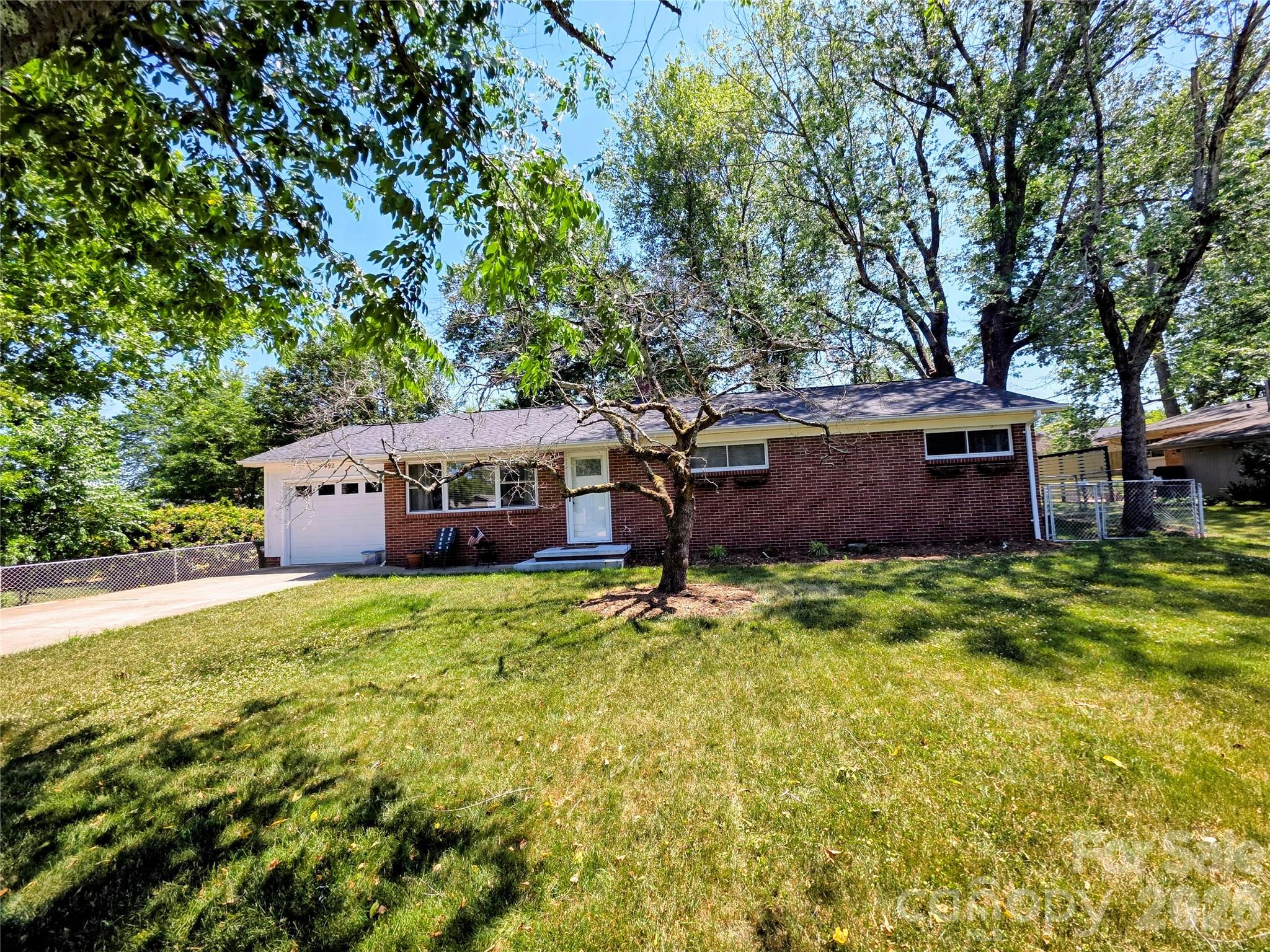 492 14th Avenue Drive Property Photo 1