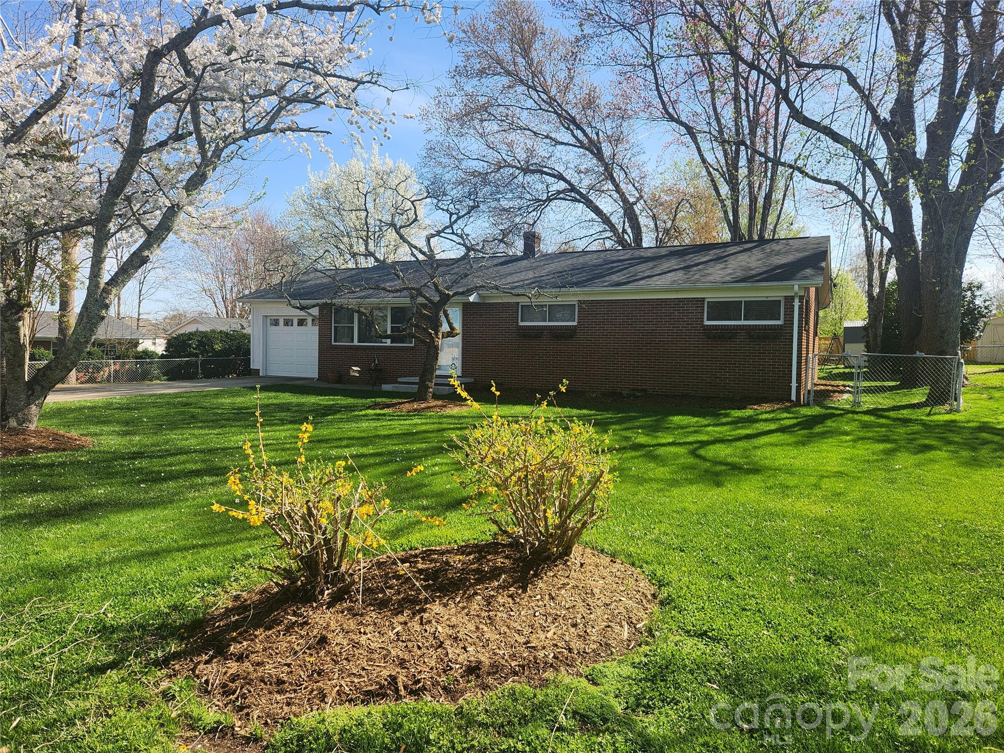 492 14th Avenue Drive Property Photo 2