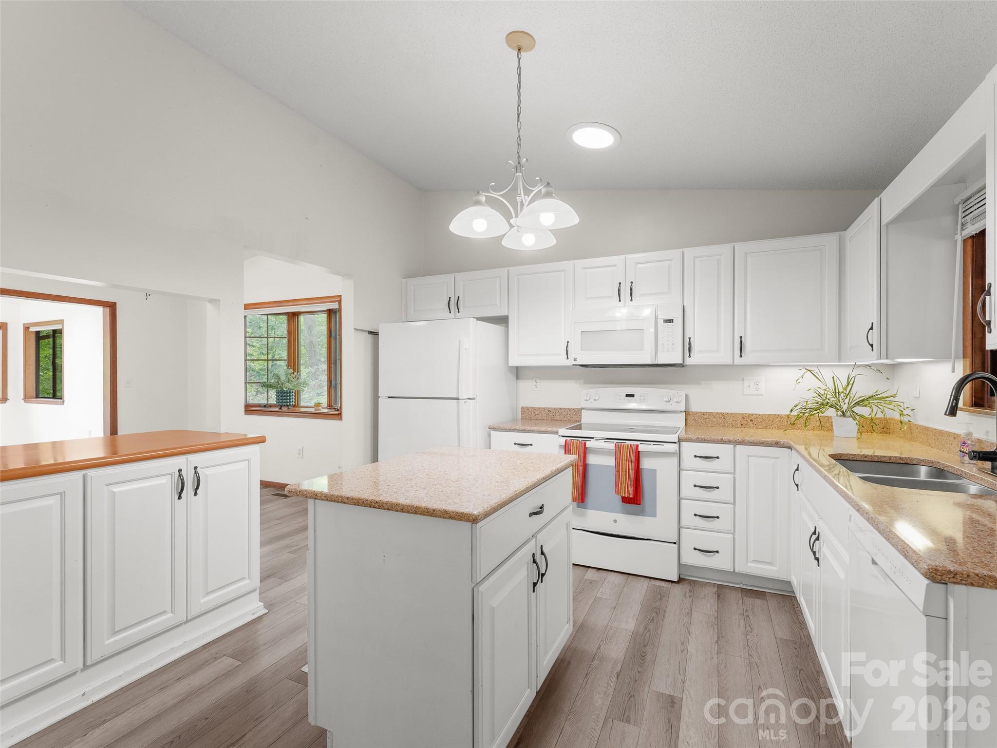32 Honeysuckle Ridge Road Property Photo 6
