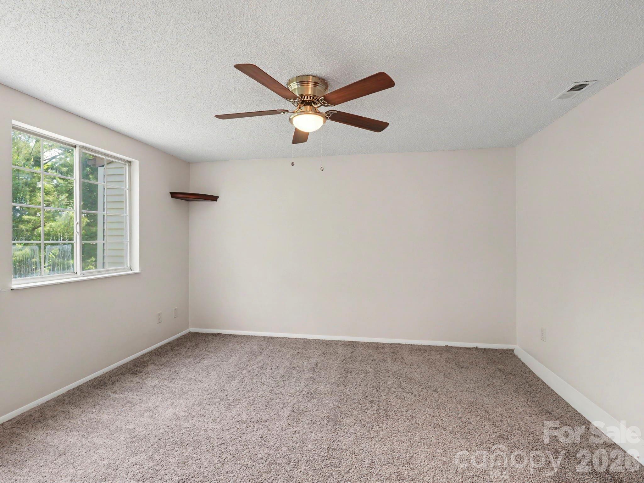 9416 Lexington Circle Property Photo 8