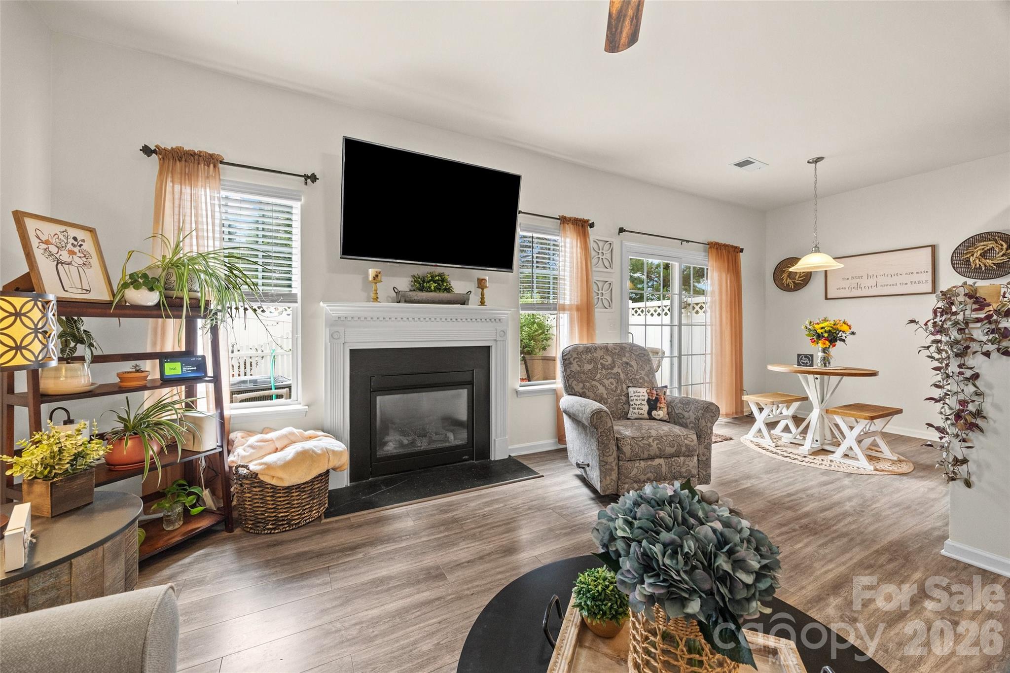 1435 Harpers Inlet Drive Property Photo 1