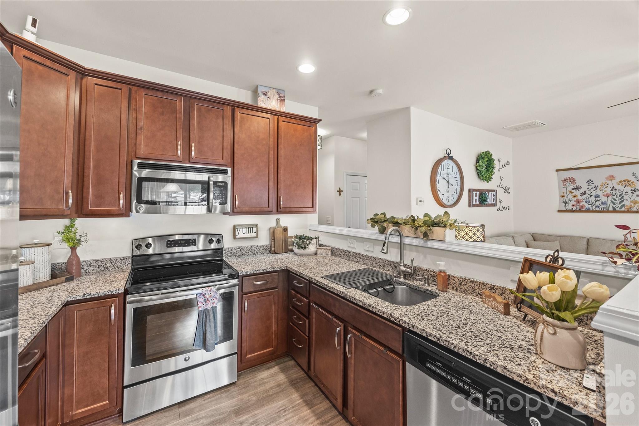 1435 Harpers Inlet Drive Property Photo 2