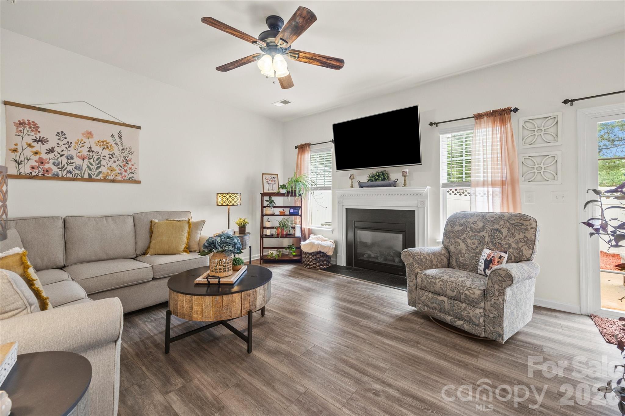 1435 Harpers Inlet Drive Property Photo 3