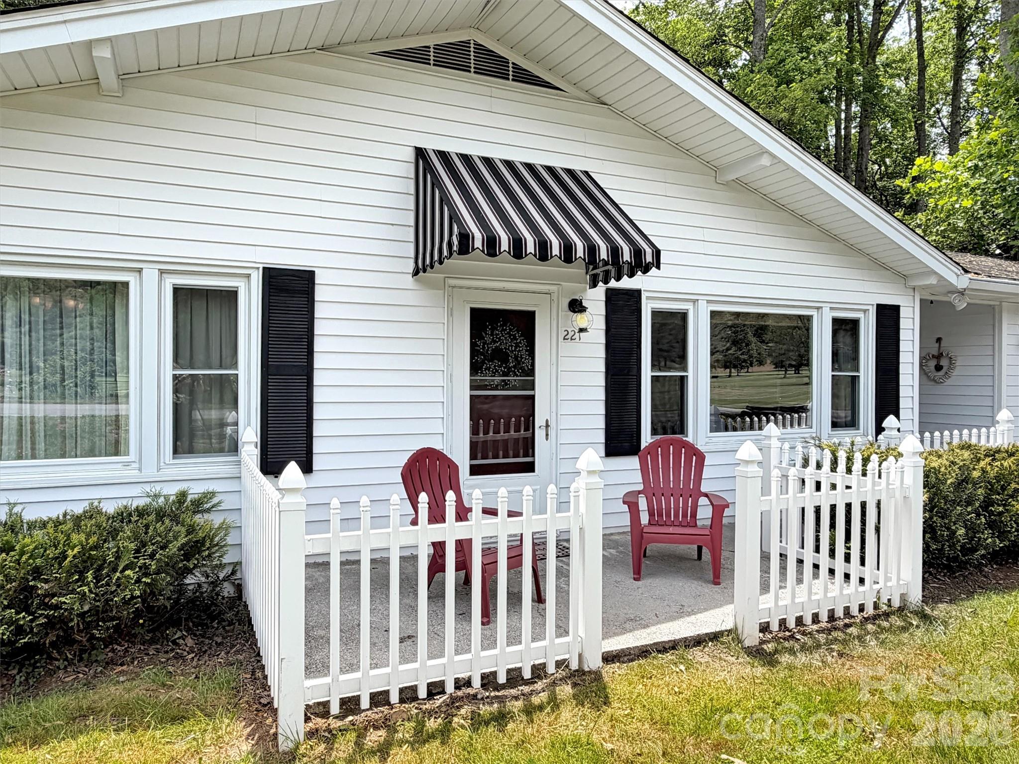 221 Moody Farm Road Property Photo 4