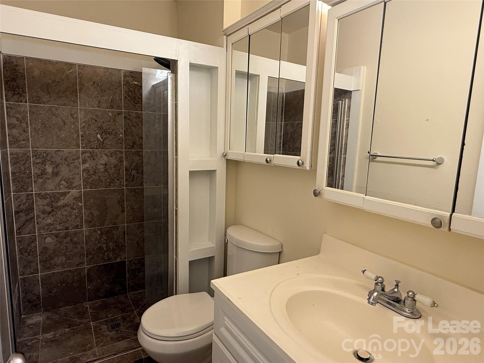 6341 Round Hill Road Property Photo 12