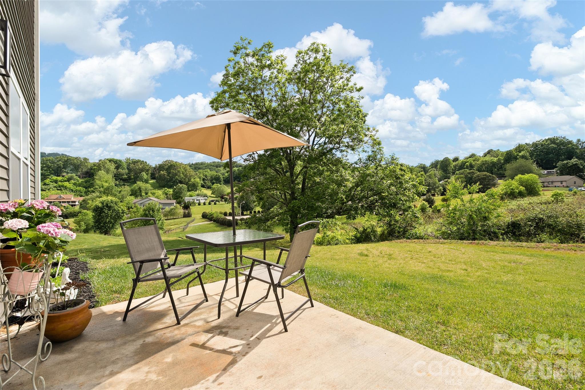 129 Valleywood Drive Property Photo 3