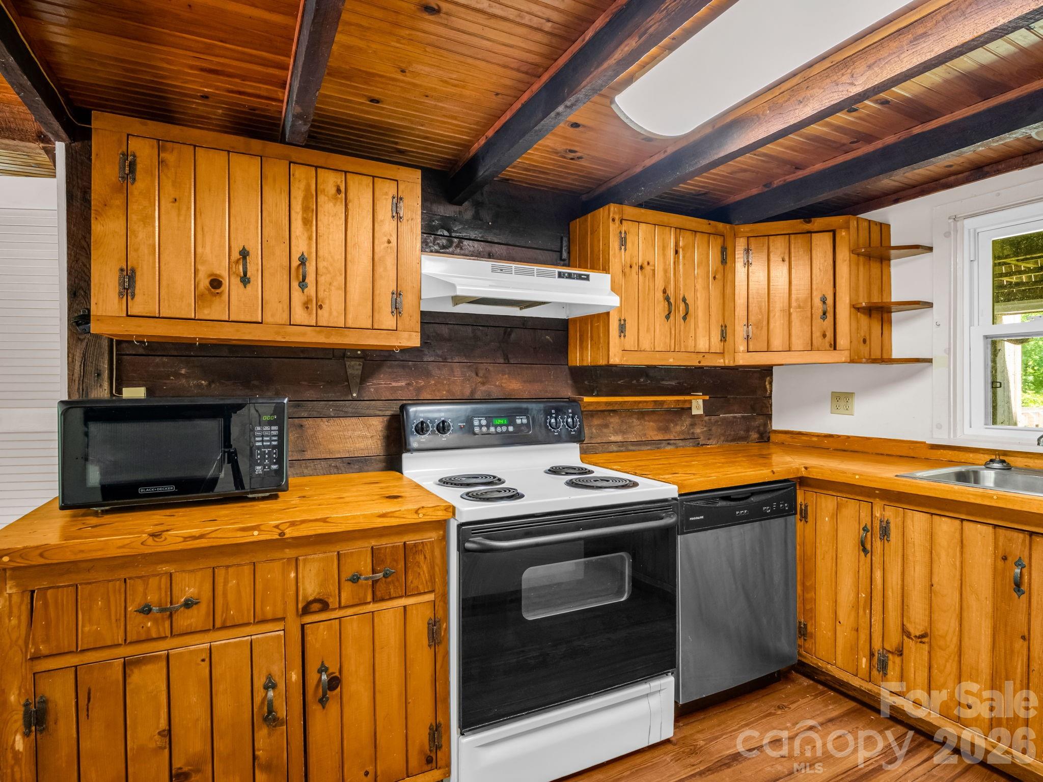 255 & 257 Crescent Street Property Photo 11