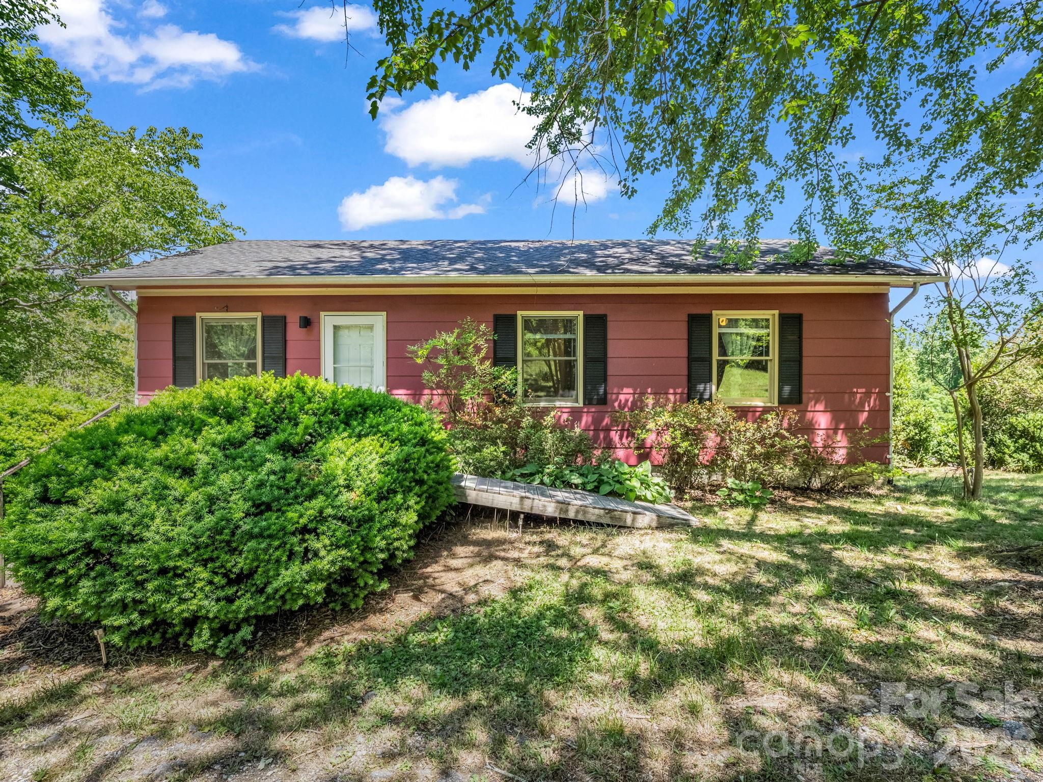 255 & 257 Crescent Street Property Photo 24