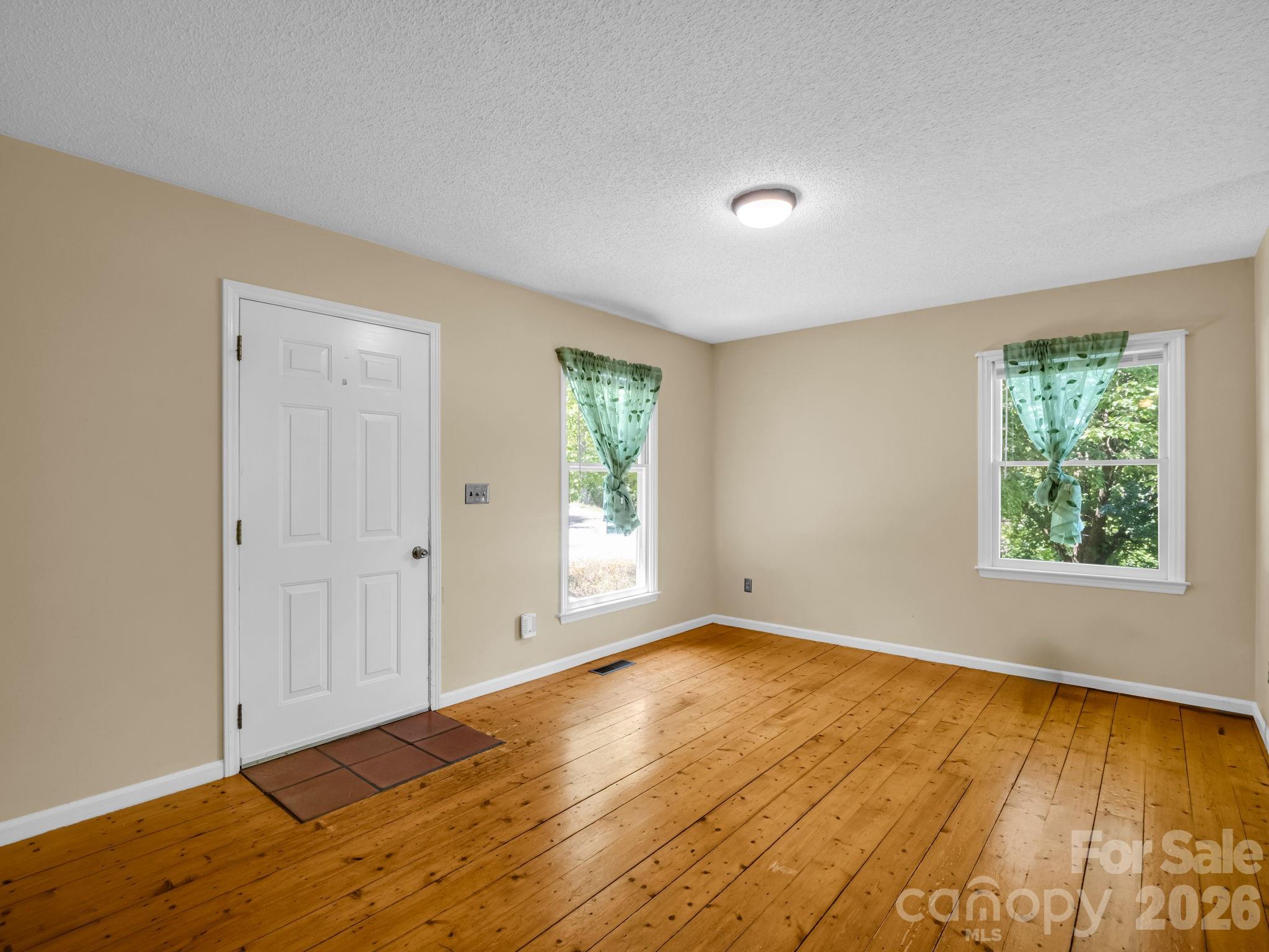 255 & 257 Crescent Street Property Photo 28