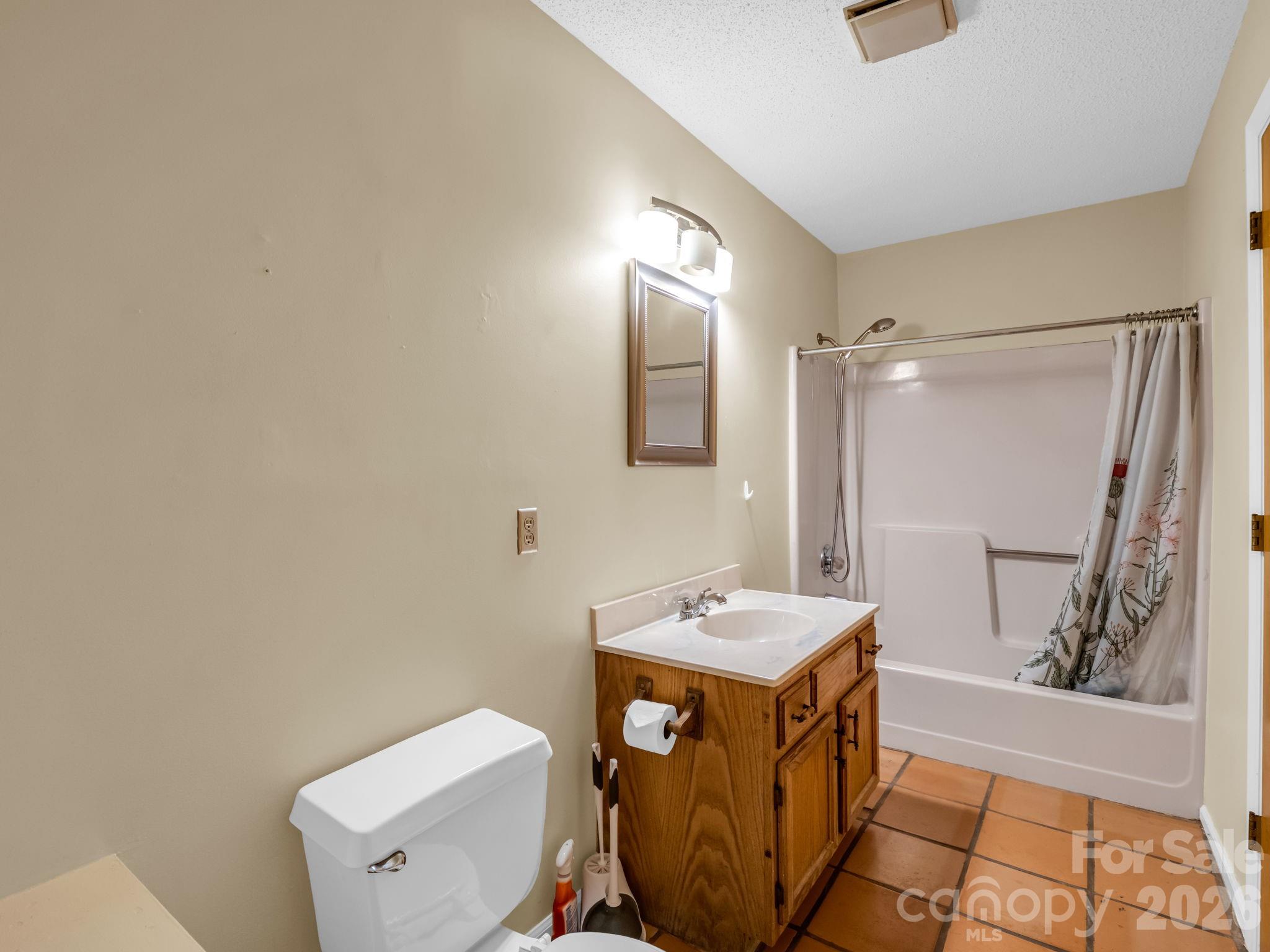 255 & 257 Crescent Street Property Photo 38