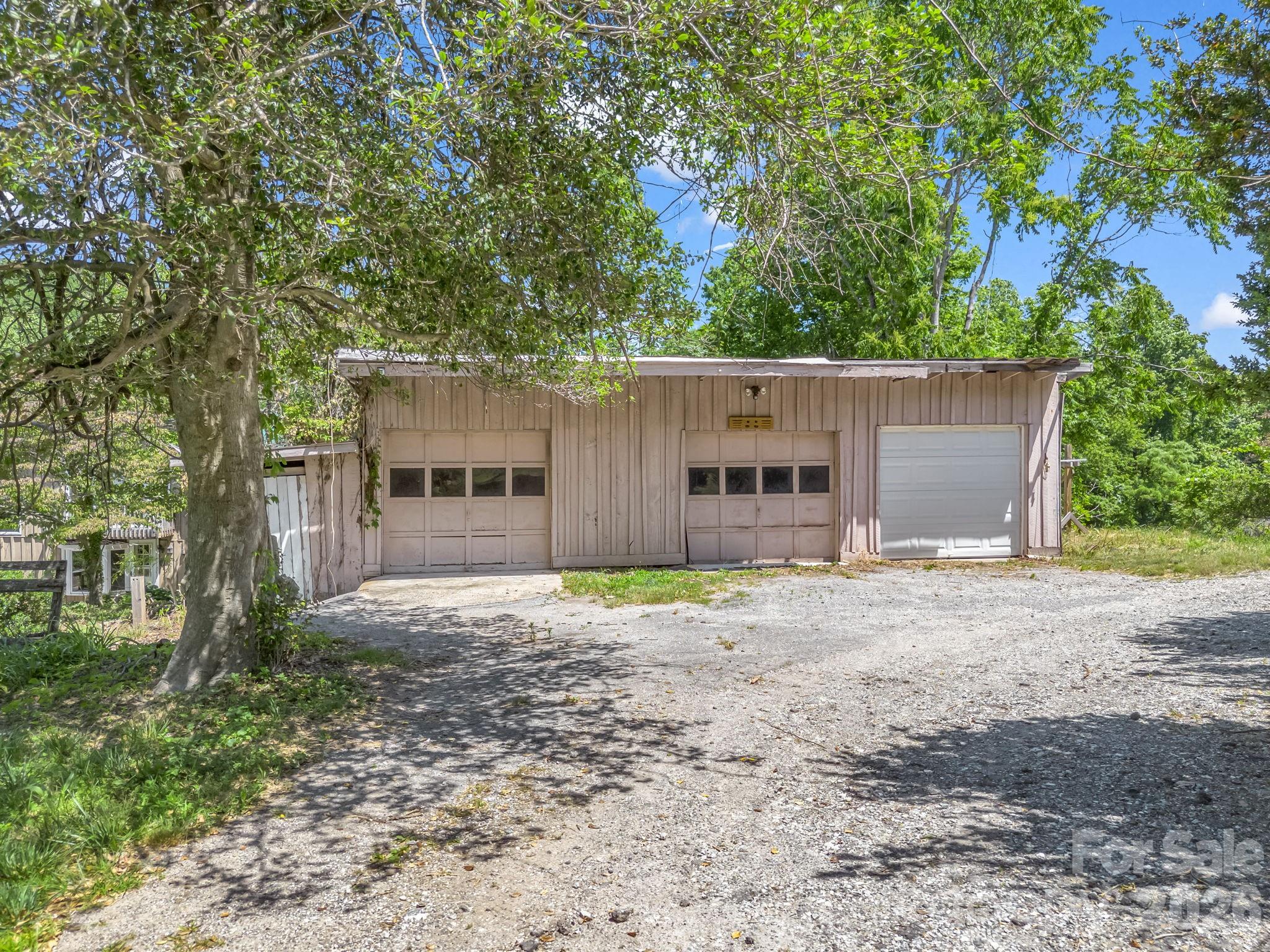 255 & 257 Crescent Street Property Photo 41