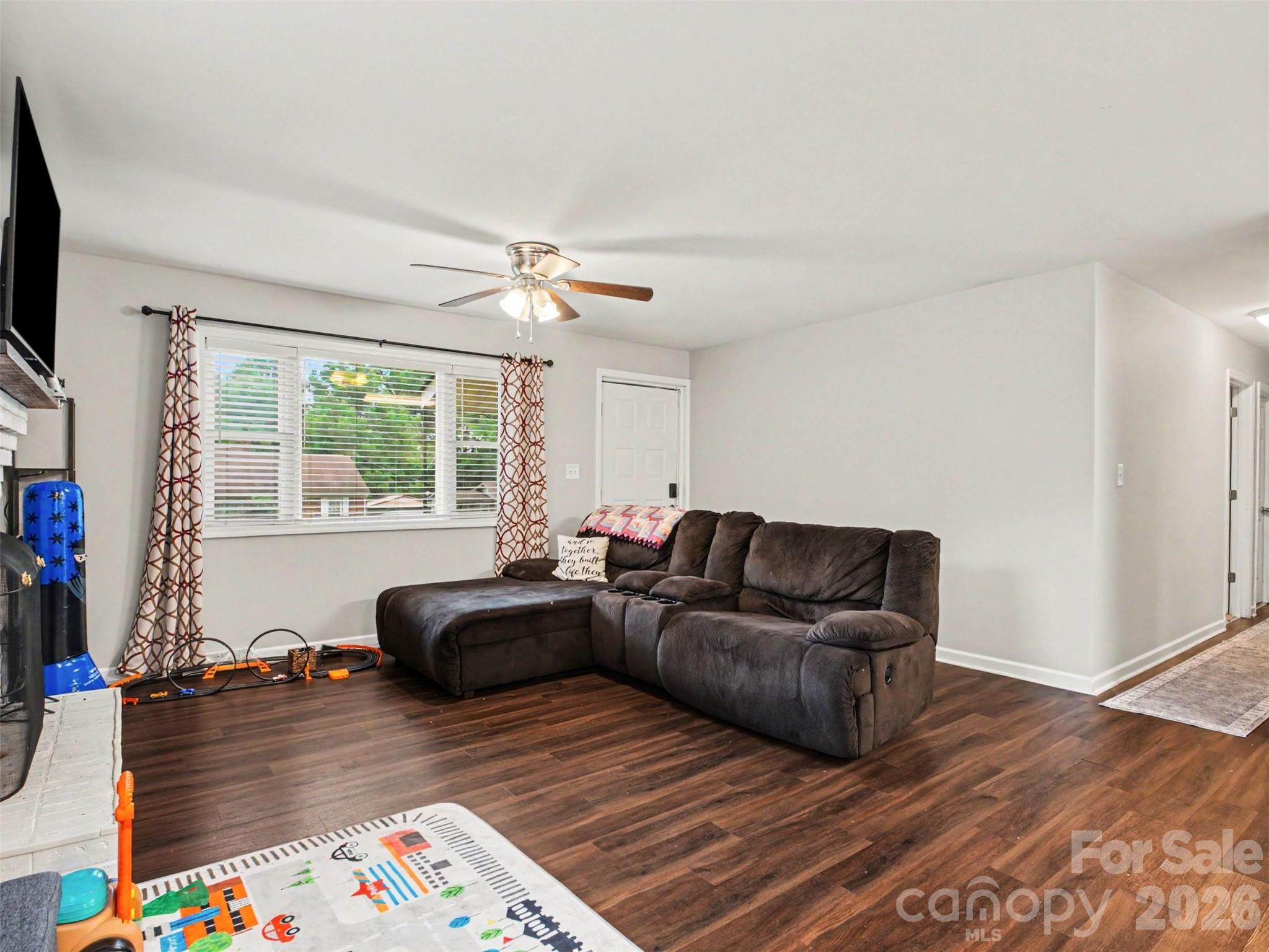 325 Amber Court Property Photo 8