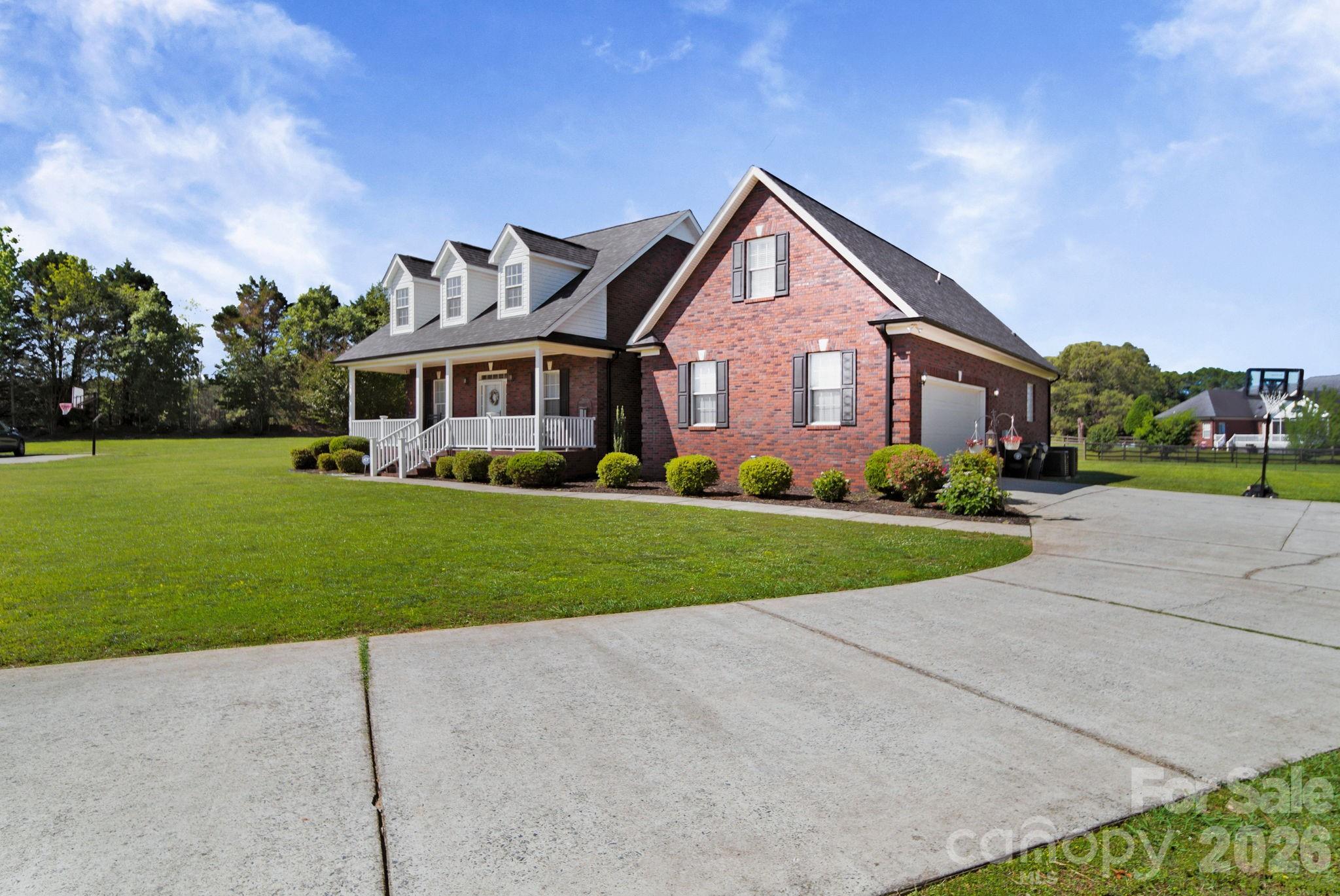 2318 Cardinal Ridge Lane Property Photo 2
