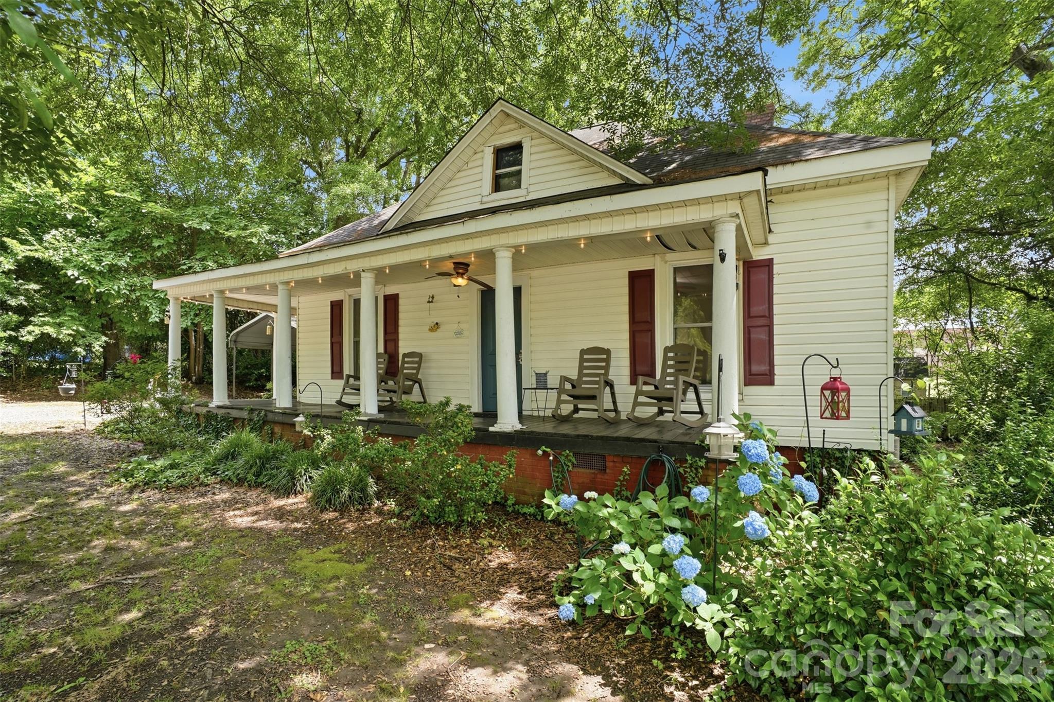 1815 Hemlock Avenue Property Photo 1