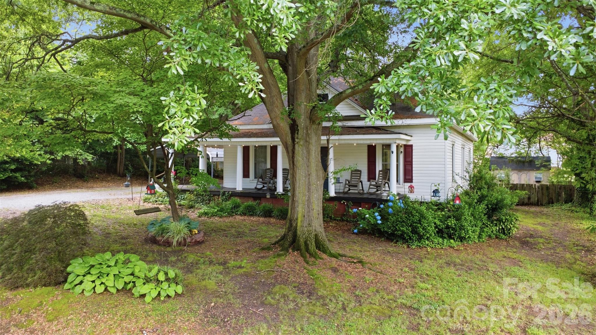 1815 Hemlock Avenue Property Photo 3