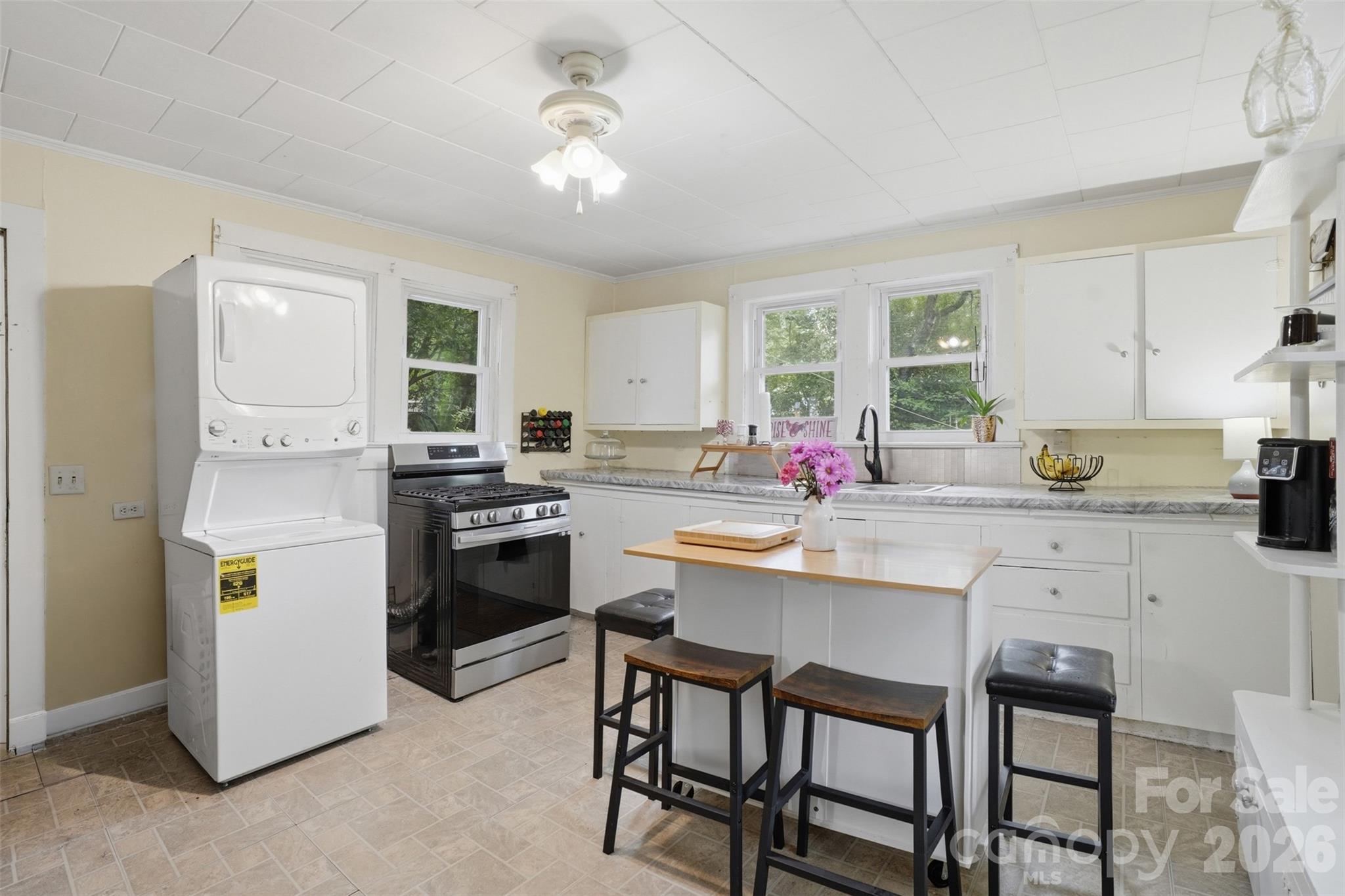 1815 Hemlock Avenue Property Photo 9