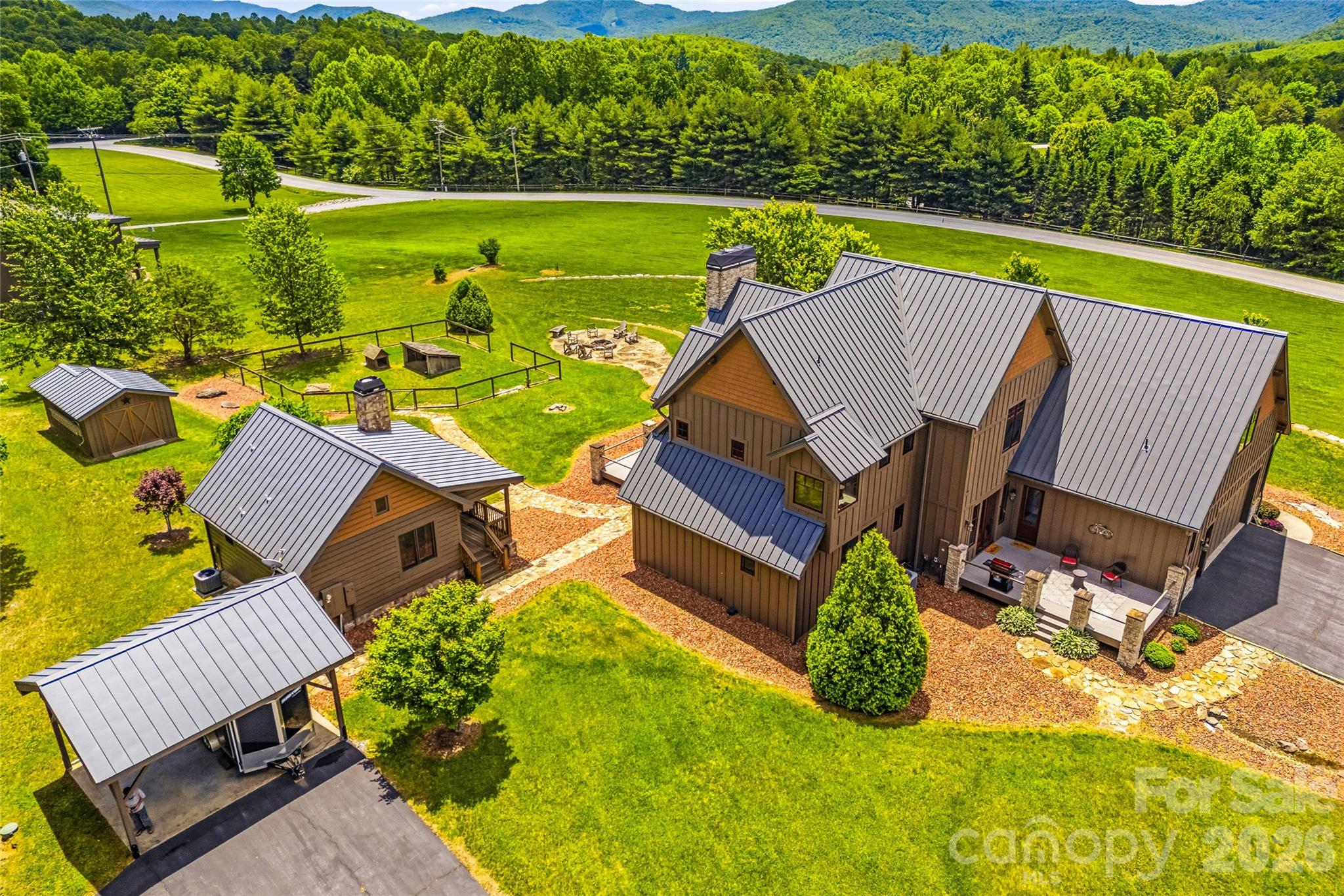 4862 Pinnacle Mountain Road Property Photo 2