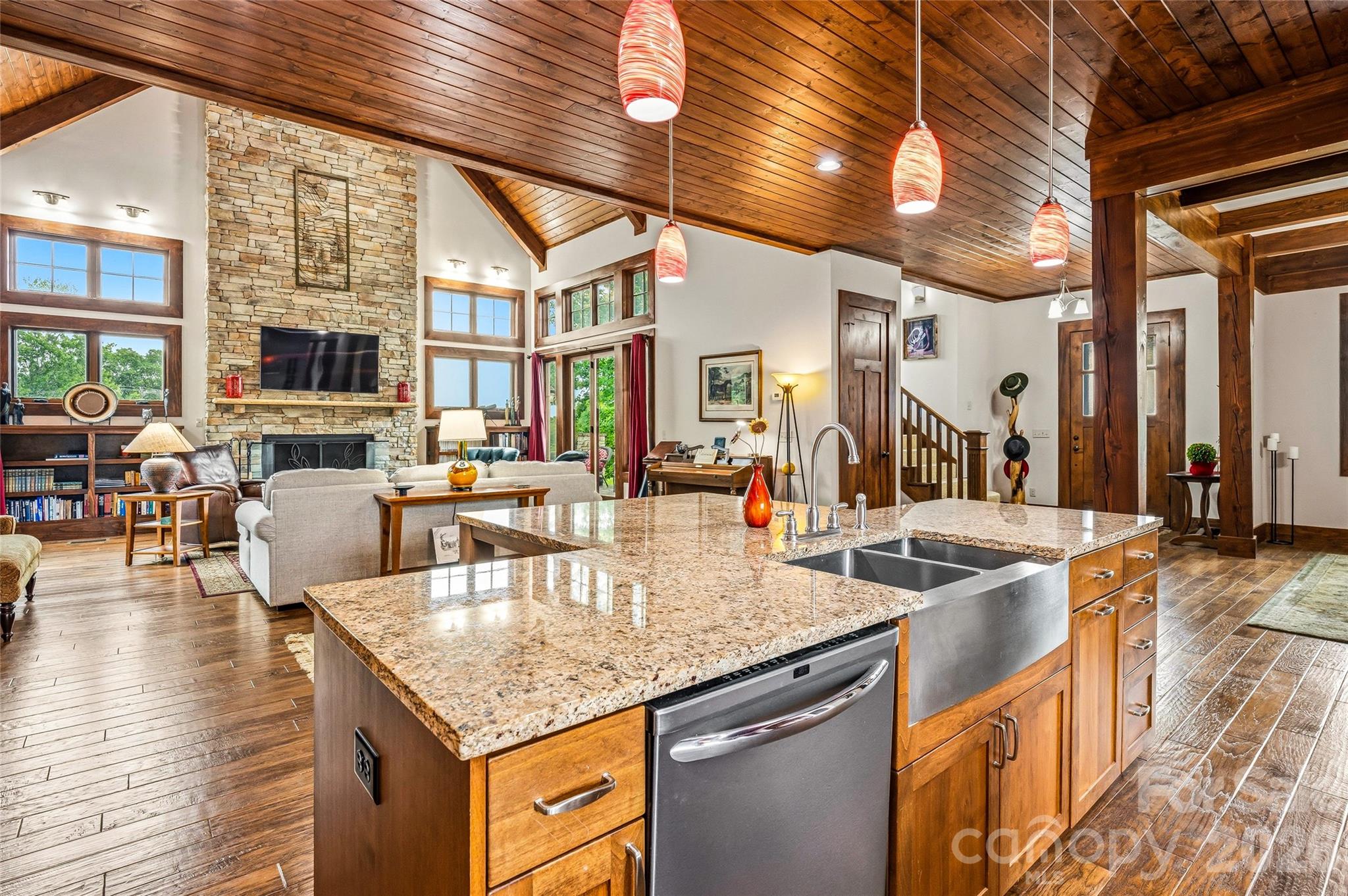 4862 Pinnacle Mountain Road Property Photo 6