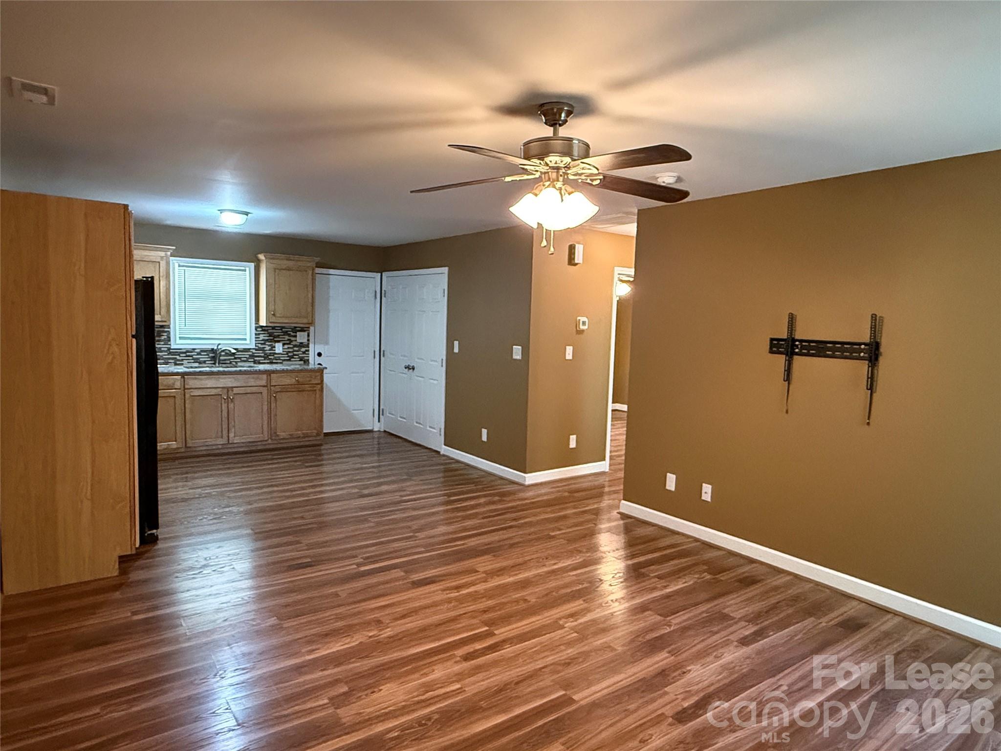 919 N Flint Street Property Photo 2