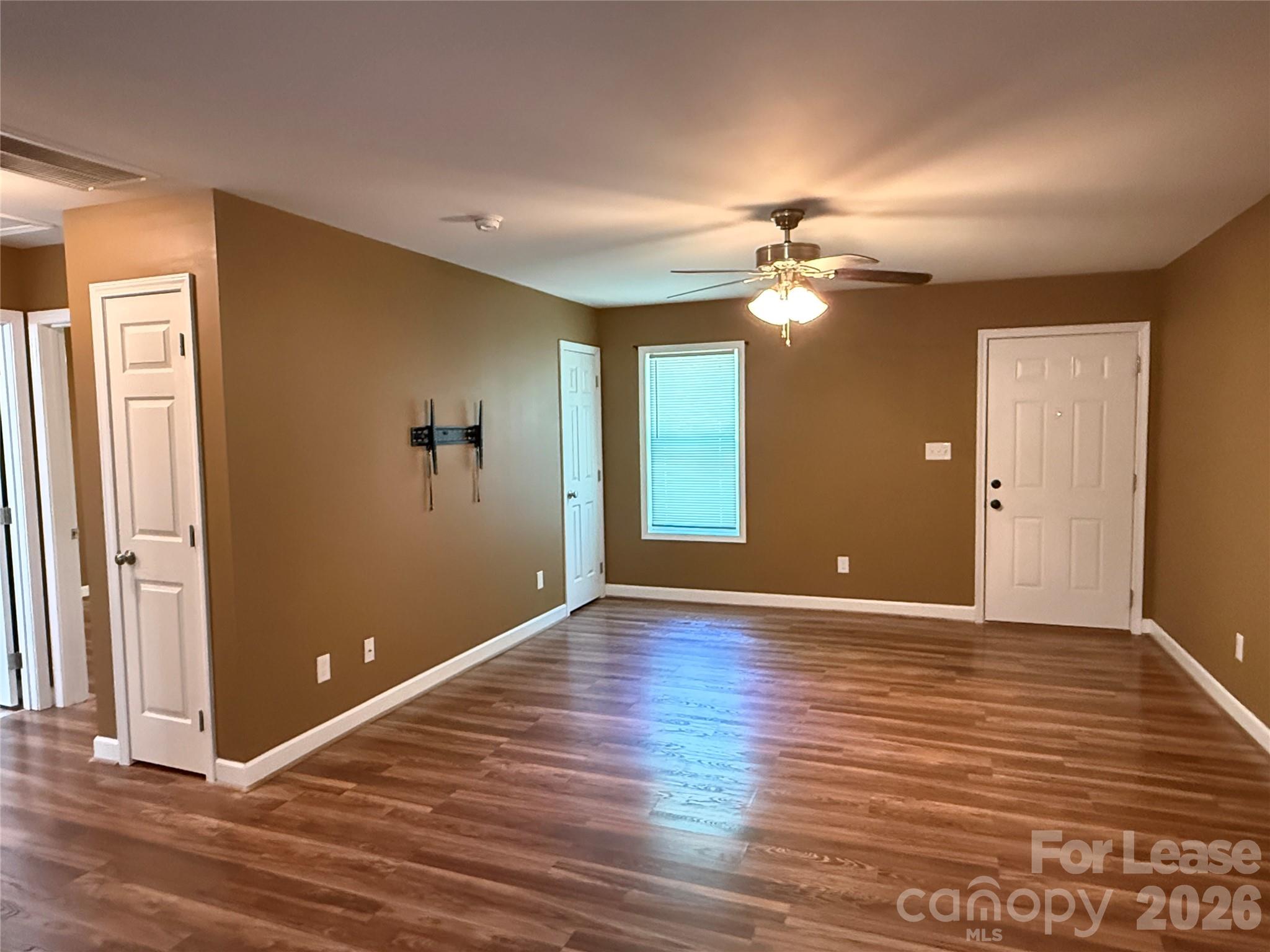 919 N Flint Street Property Photo 4