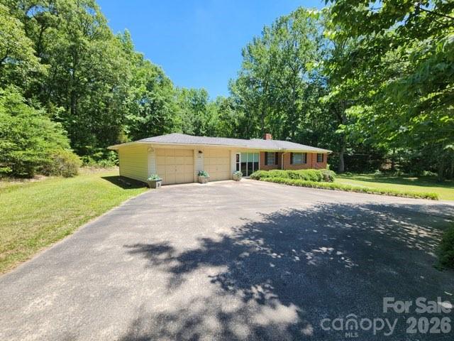 2333 Lynwood Drive Property Photo 2