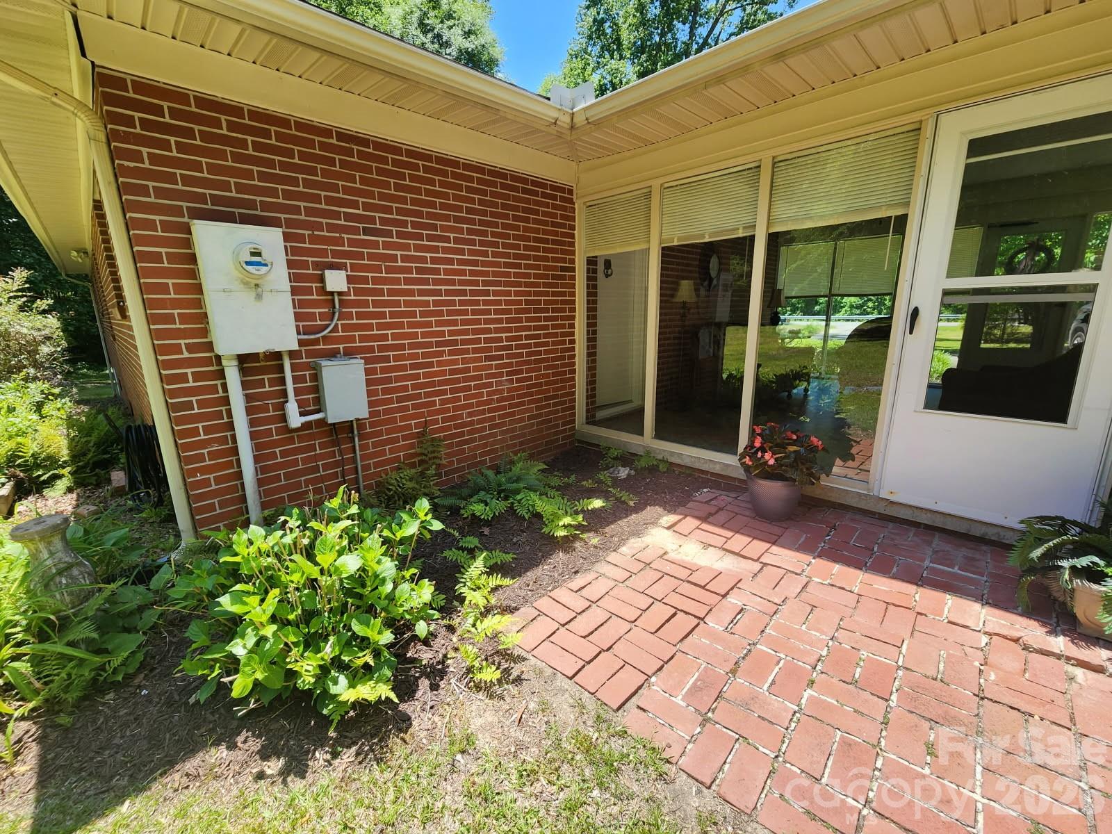 2333 Lynwood Drive Property Photo 14