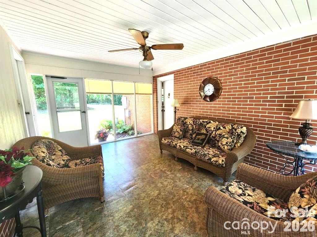 2333 Lynwood Drive Property Photo 15