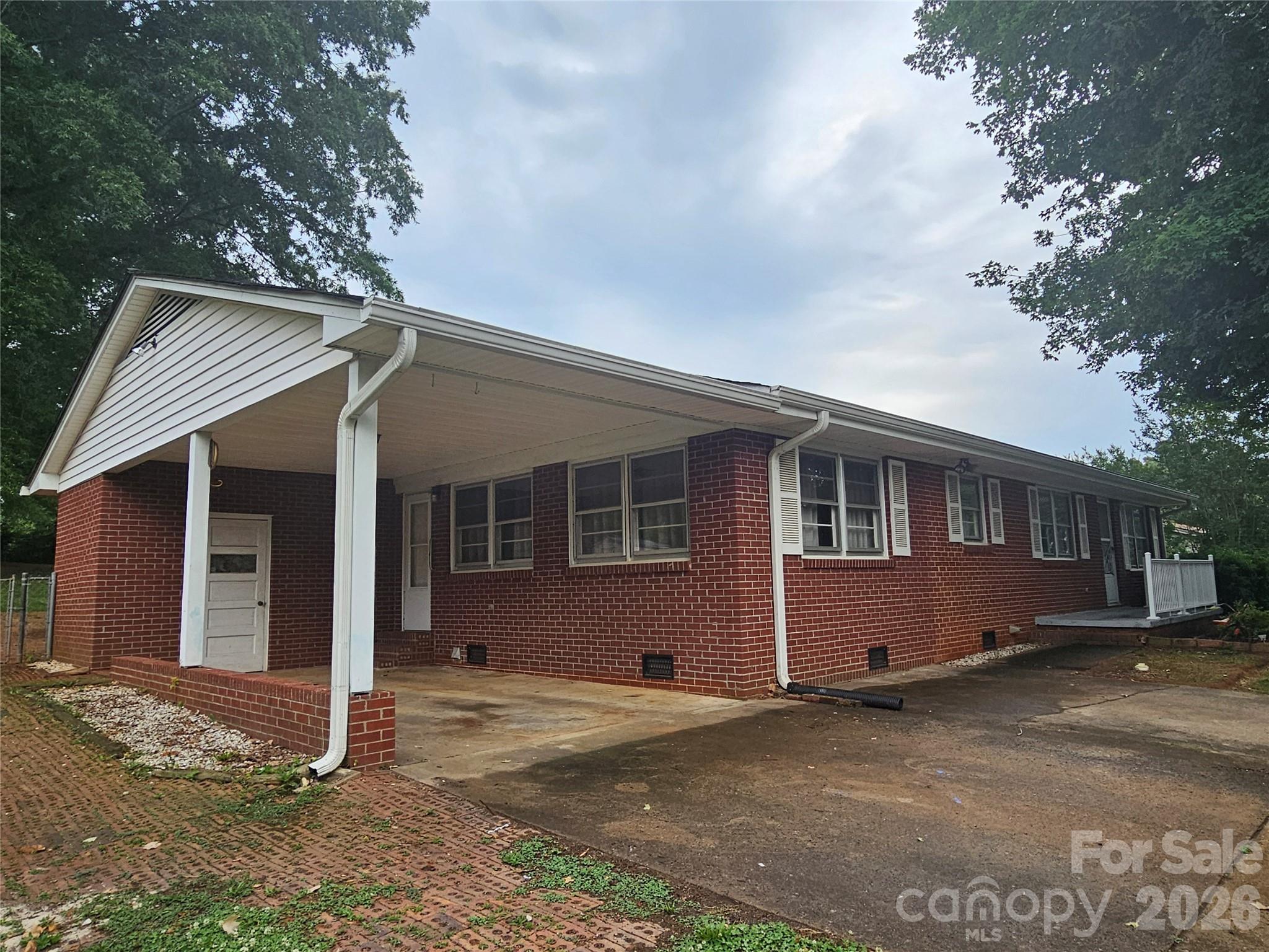 3025 Hazel Drive Property Photo 2