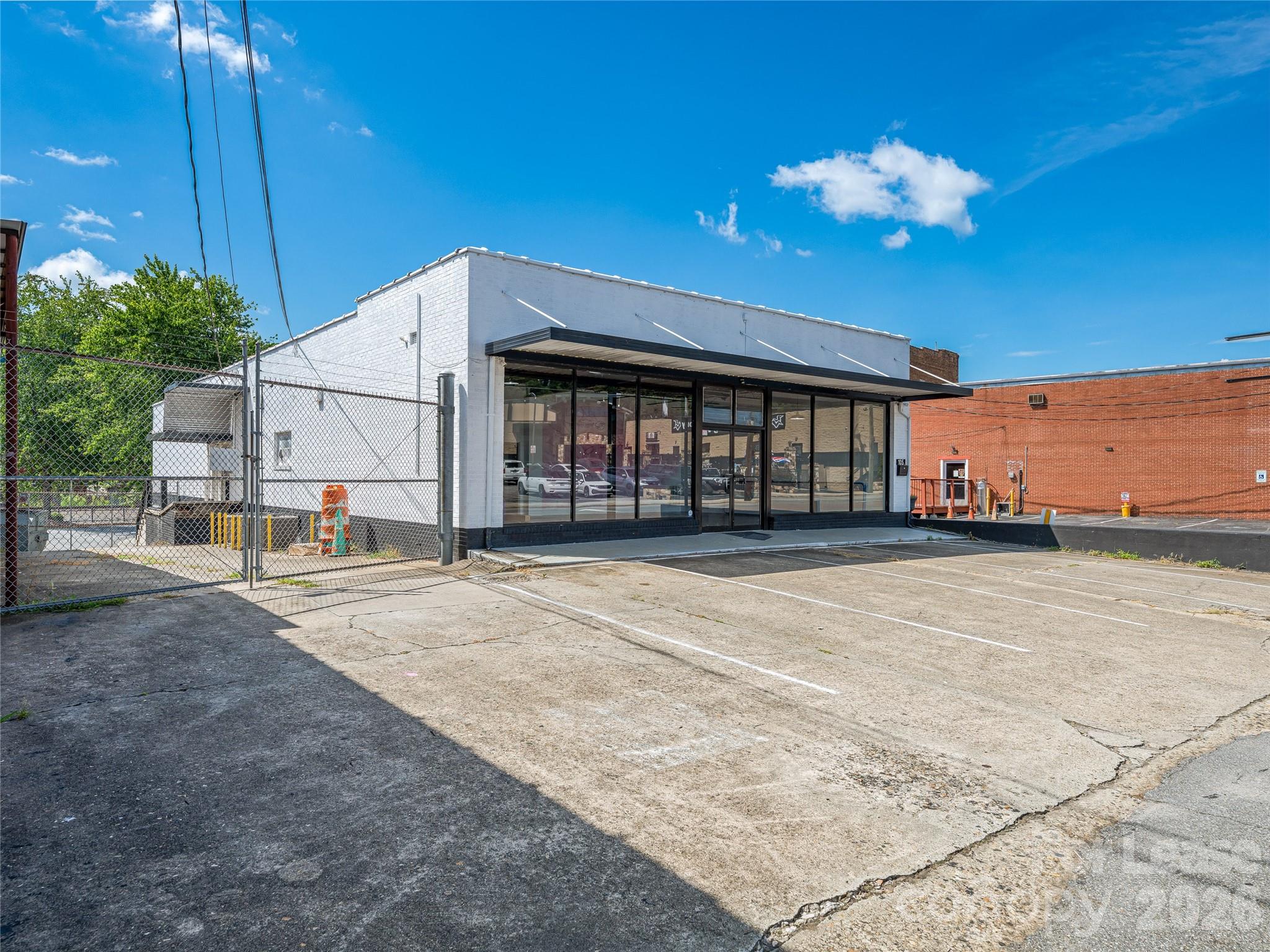 105 W Henderson Street Property Photo 2