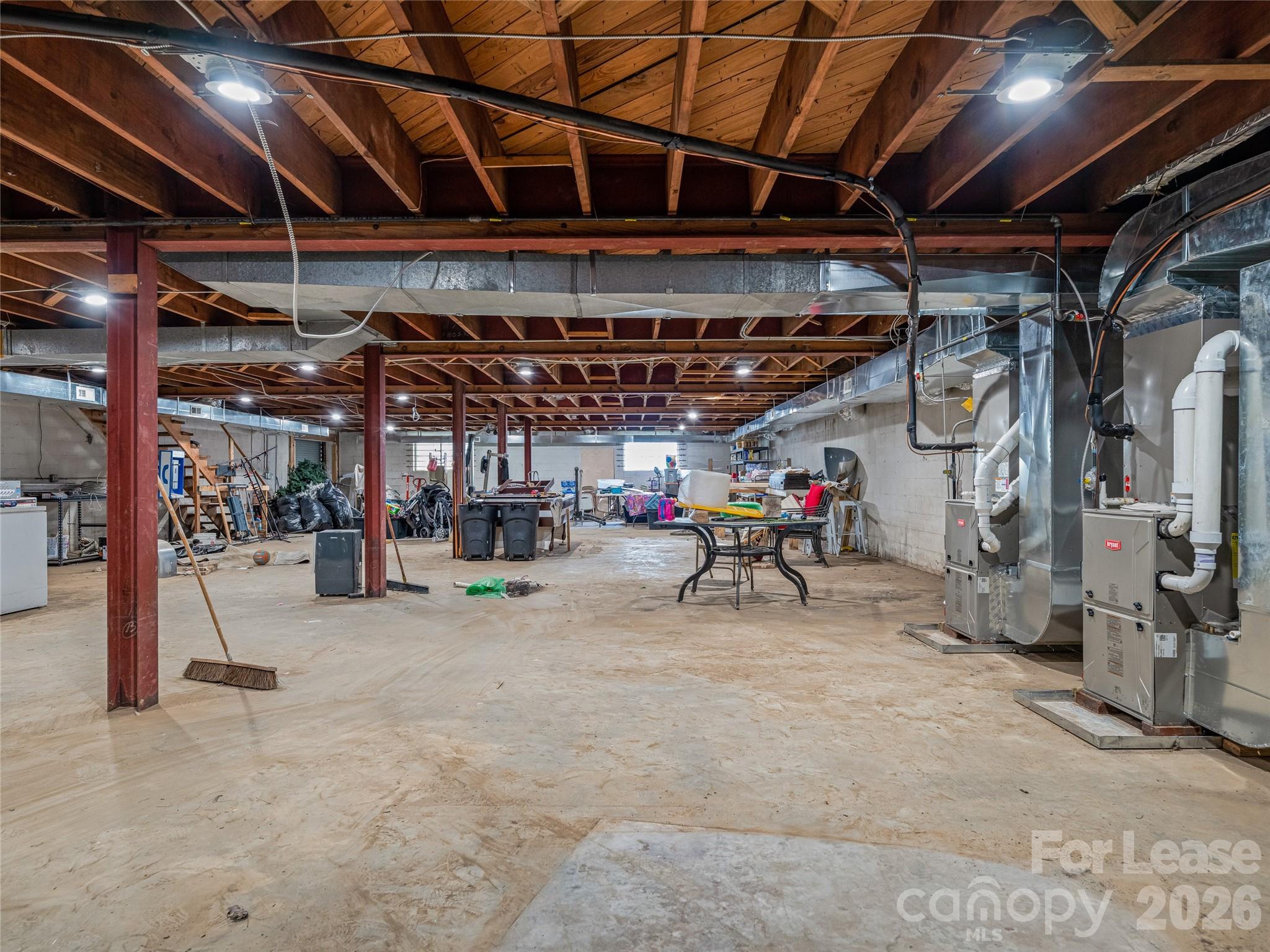 105 W Henderson Street Property Photo 12