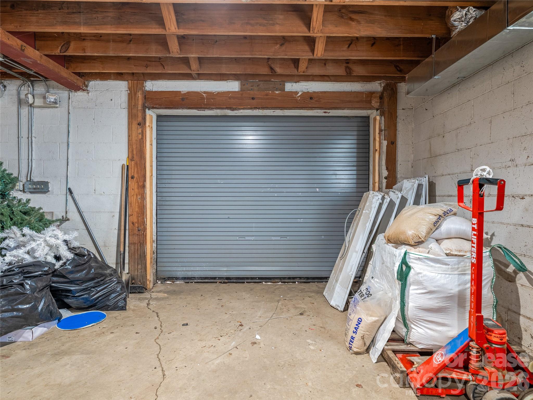 105 W Henderson Street Property Photo 13