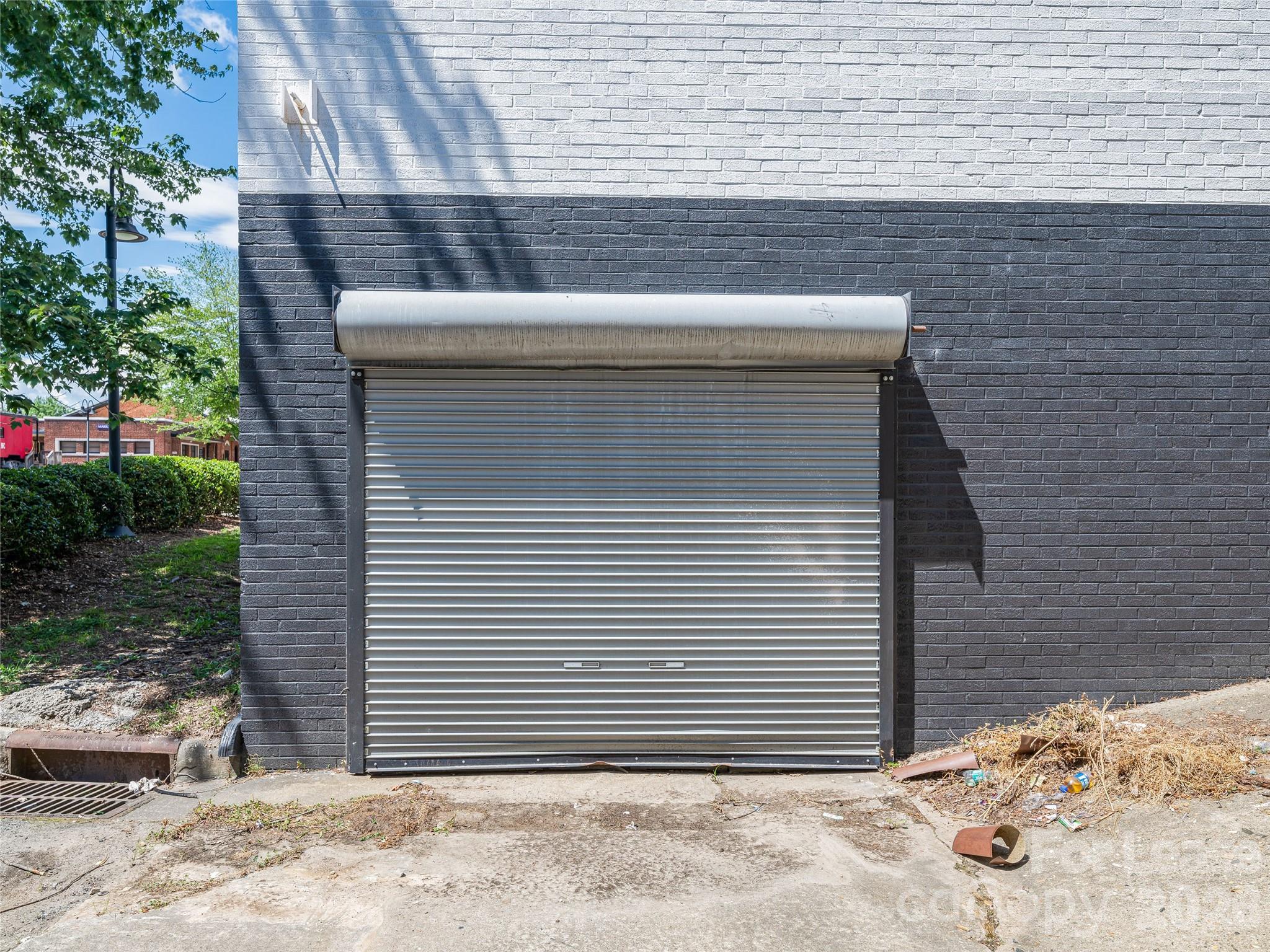 105 W Henderson Street Property Photo 16