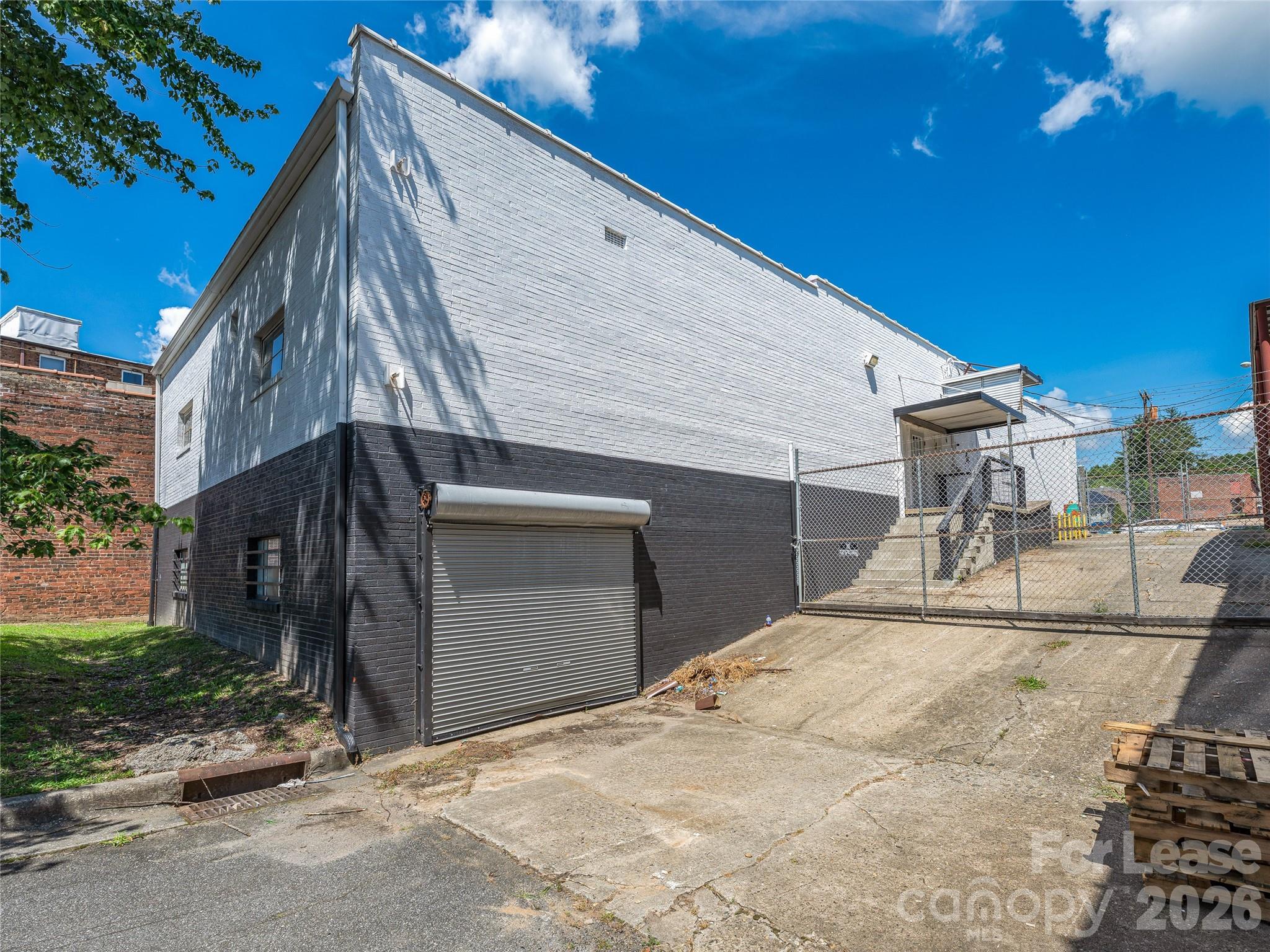 105 W Henderson Street Property Photo 17