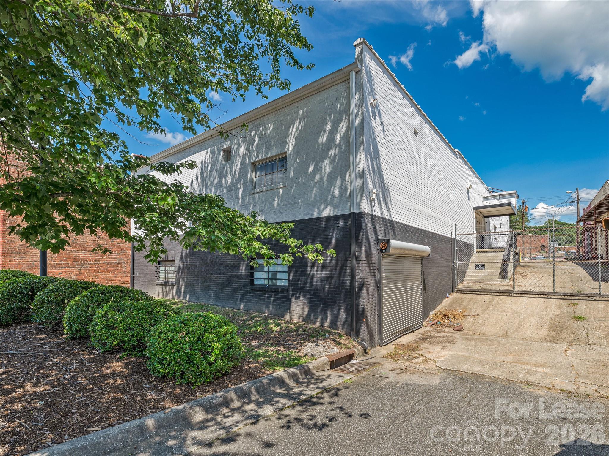 105 W Henderson Street Property Photo 18