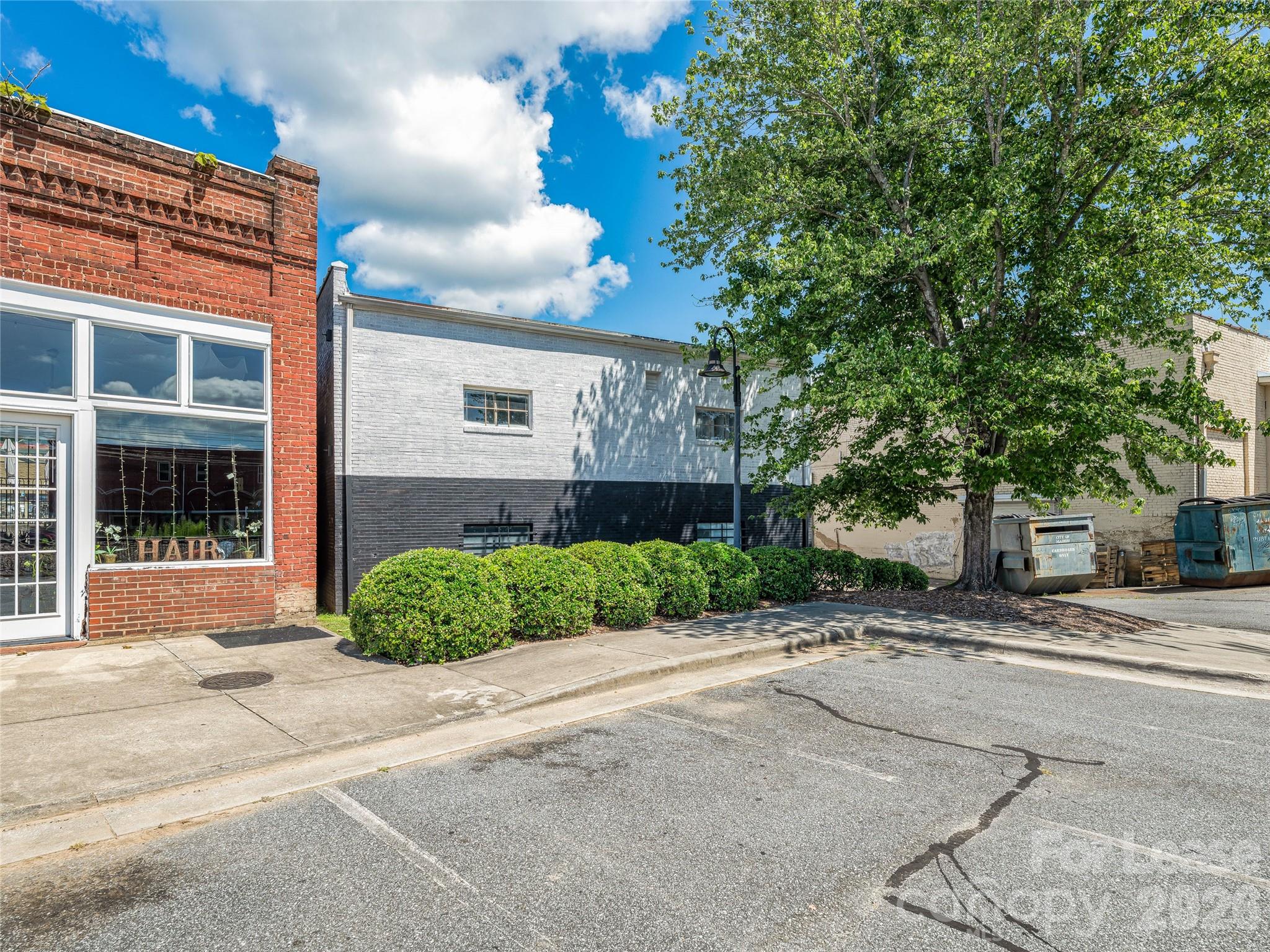 105 W Henderson Street Property Photo 19