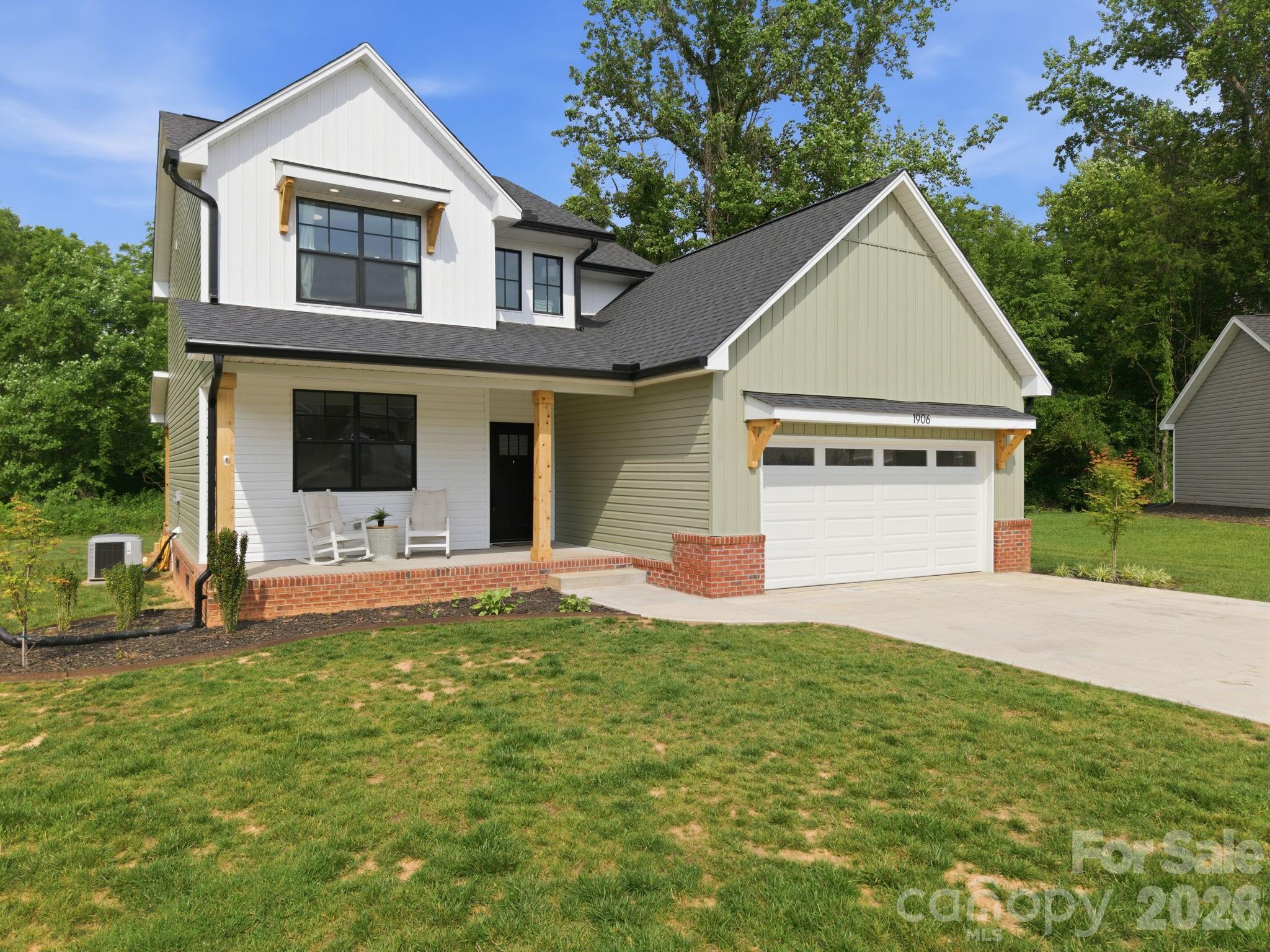 1906 Maius Drive Property Photo 2