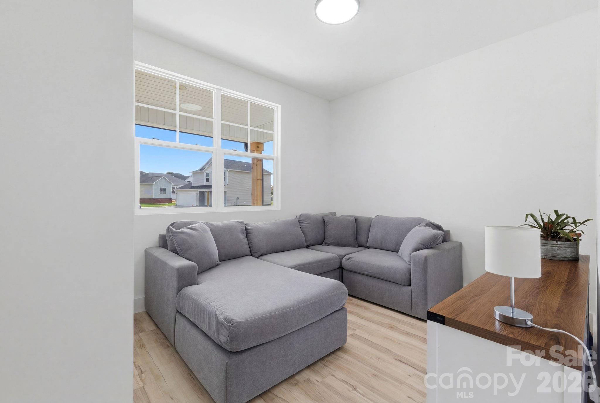 1906 Maius Drive Property Photo 6