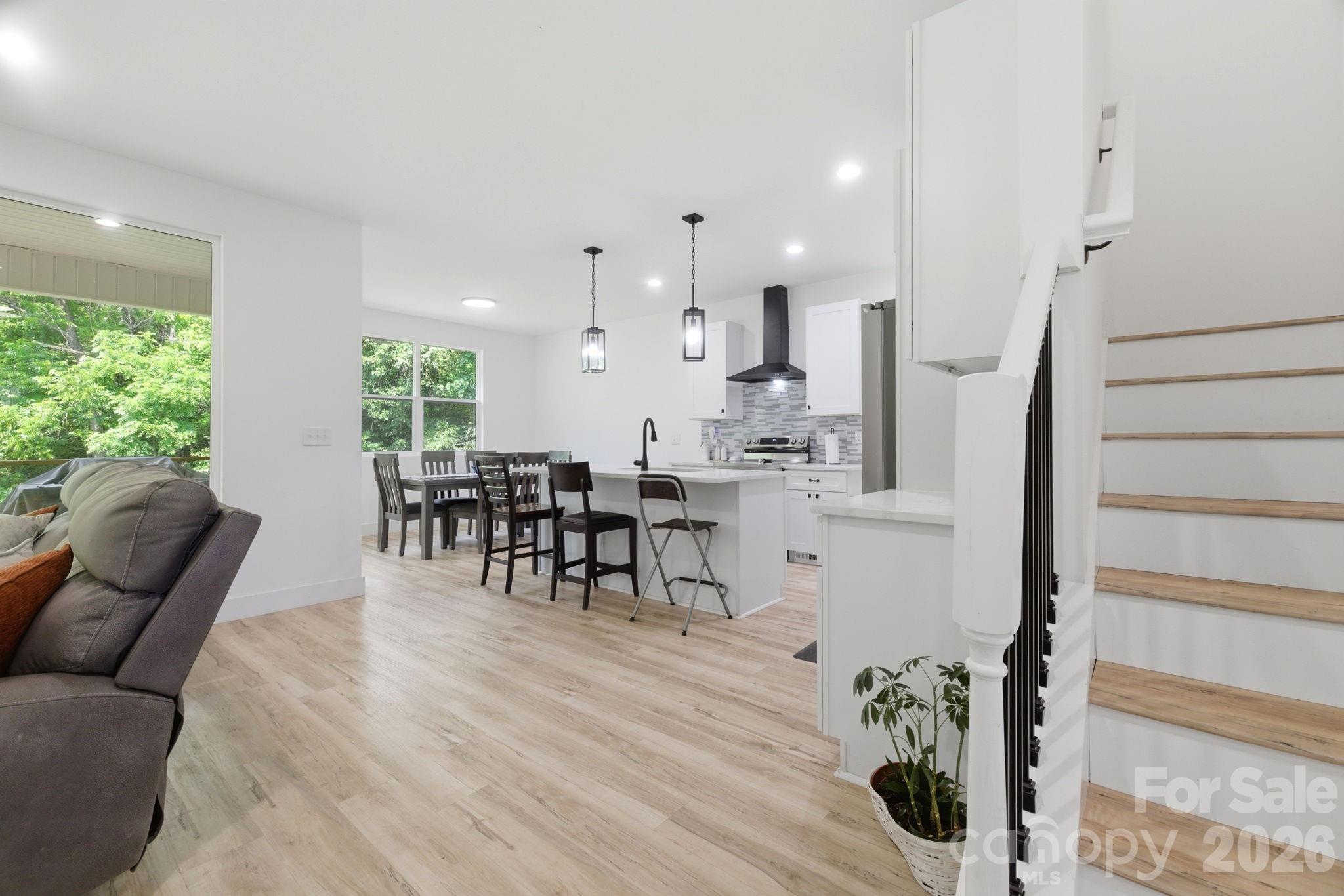 1906 Maius Drive Property Photo 9