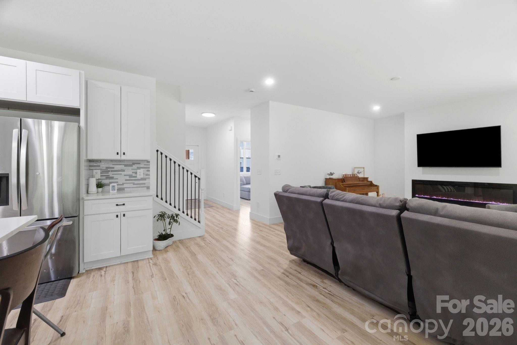 1906 Maius Drive Property Photo 10
