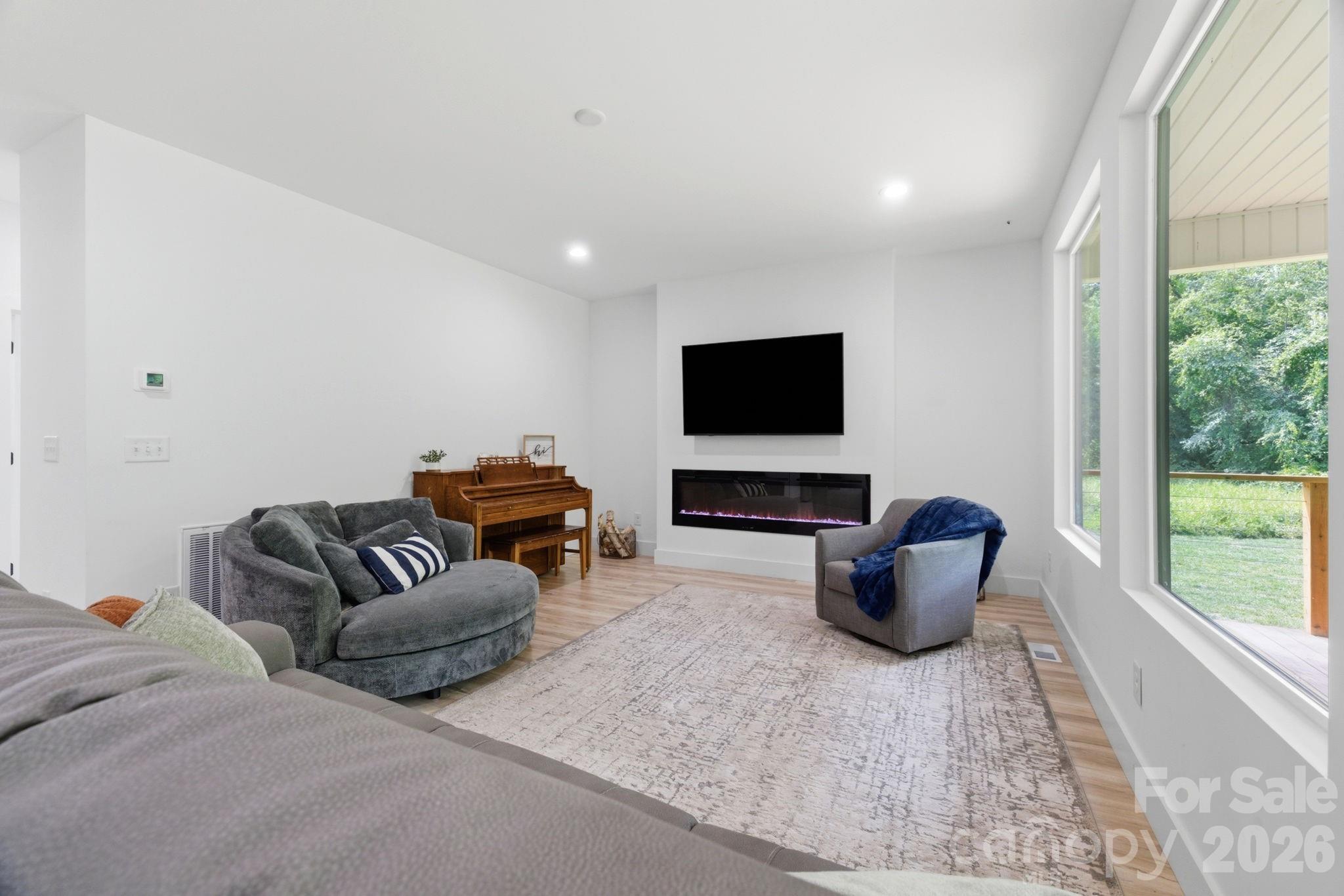 1906 Maius Drive Property Photo 12