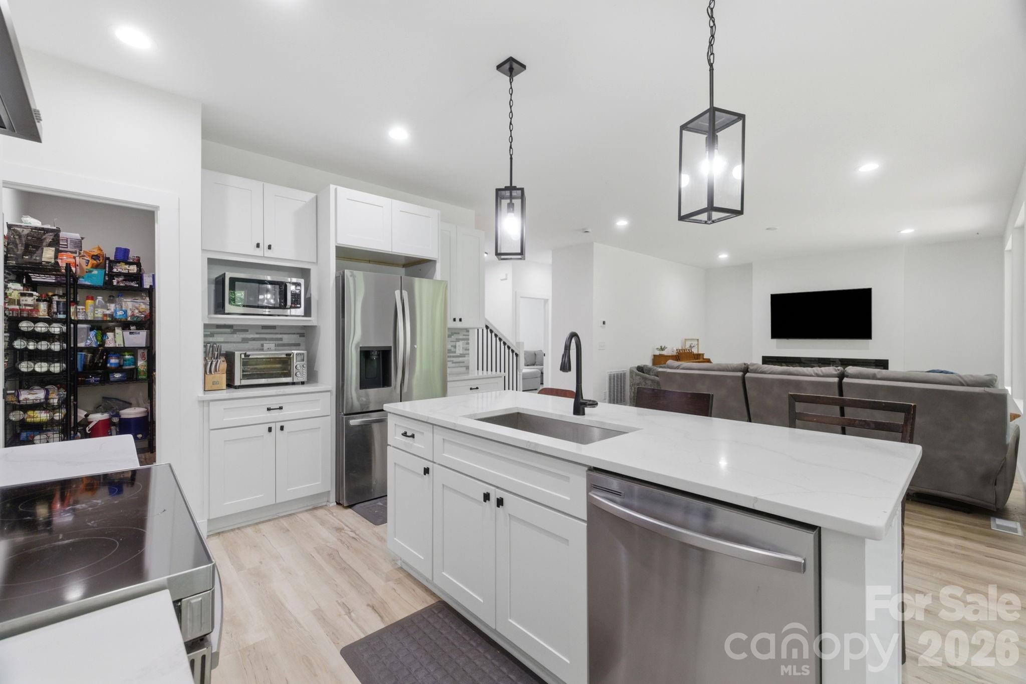 1906 Maius Drive Property Photo 15